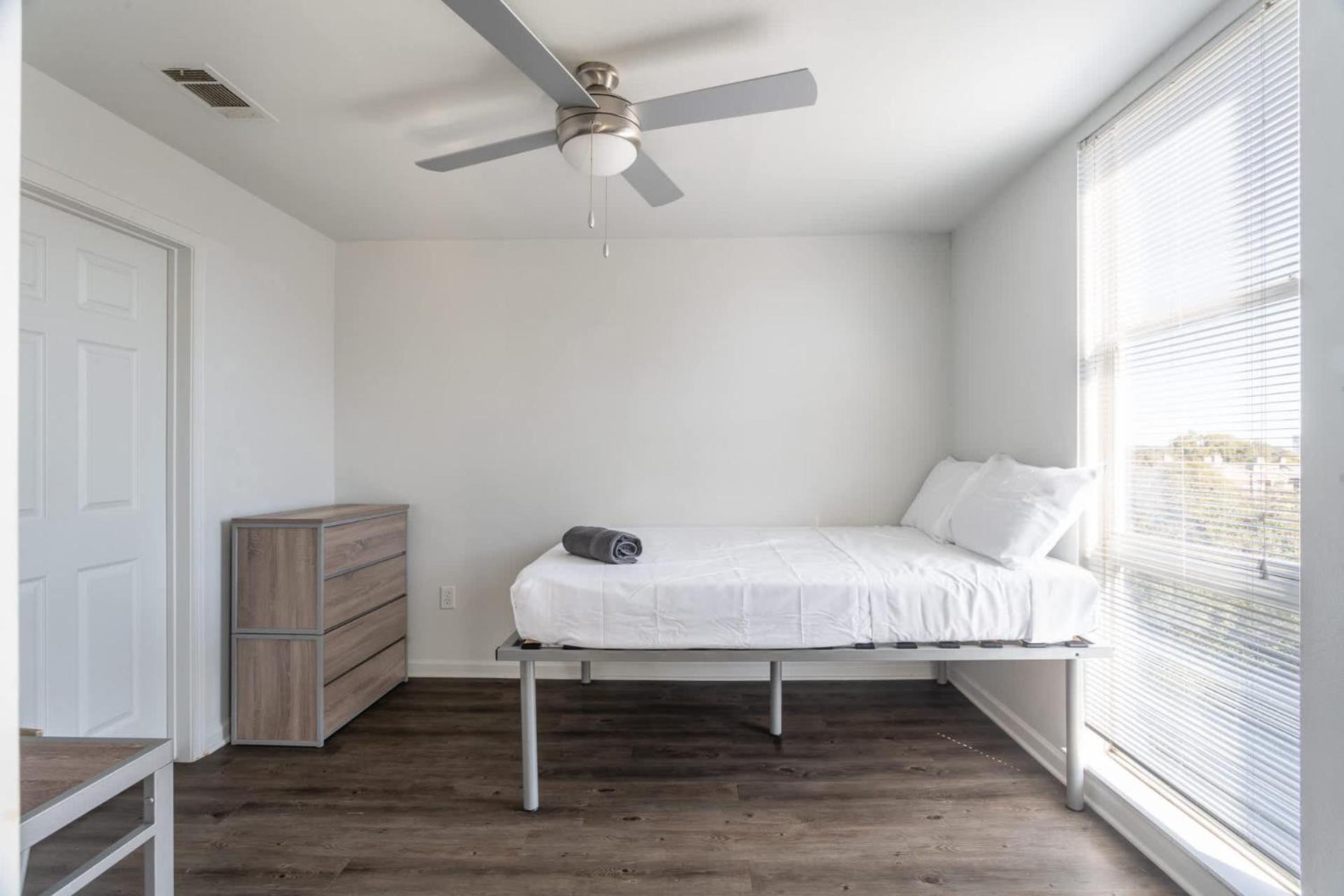 Upstay W Pool-bbq-gym-games - Walk To Uoft Apartment Austin