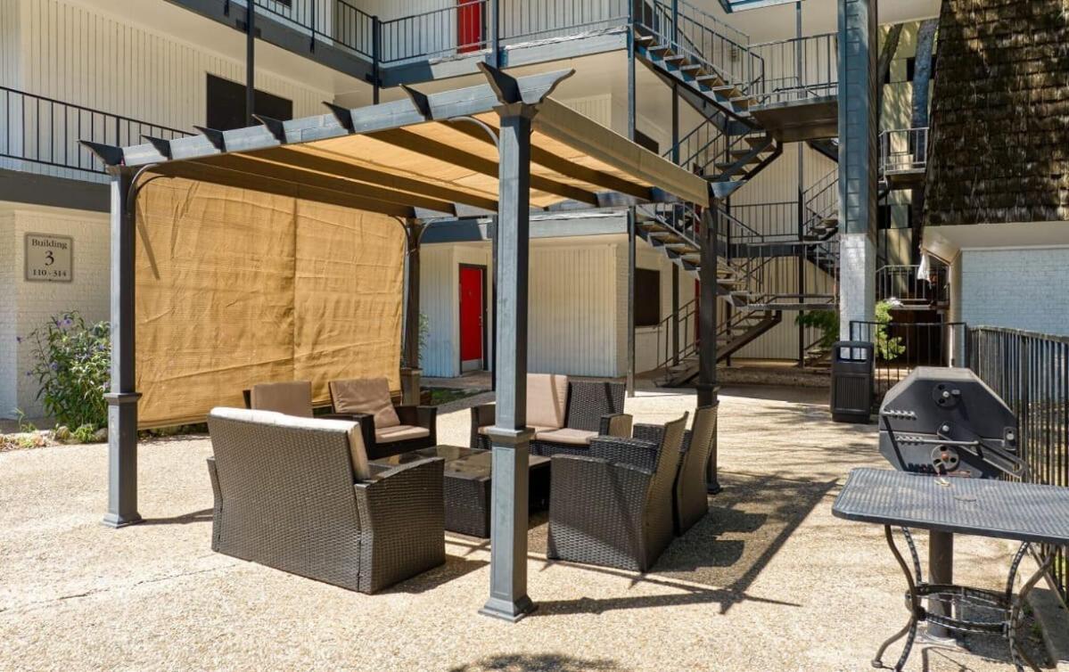 Your Comfy King Getaway - Sleeps 4 - Pool, Prkg * Austin