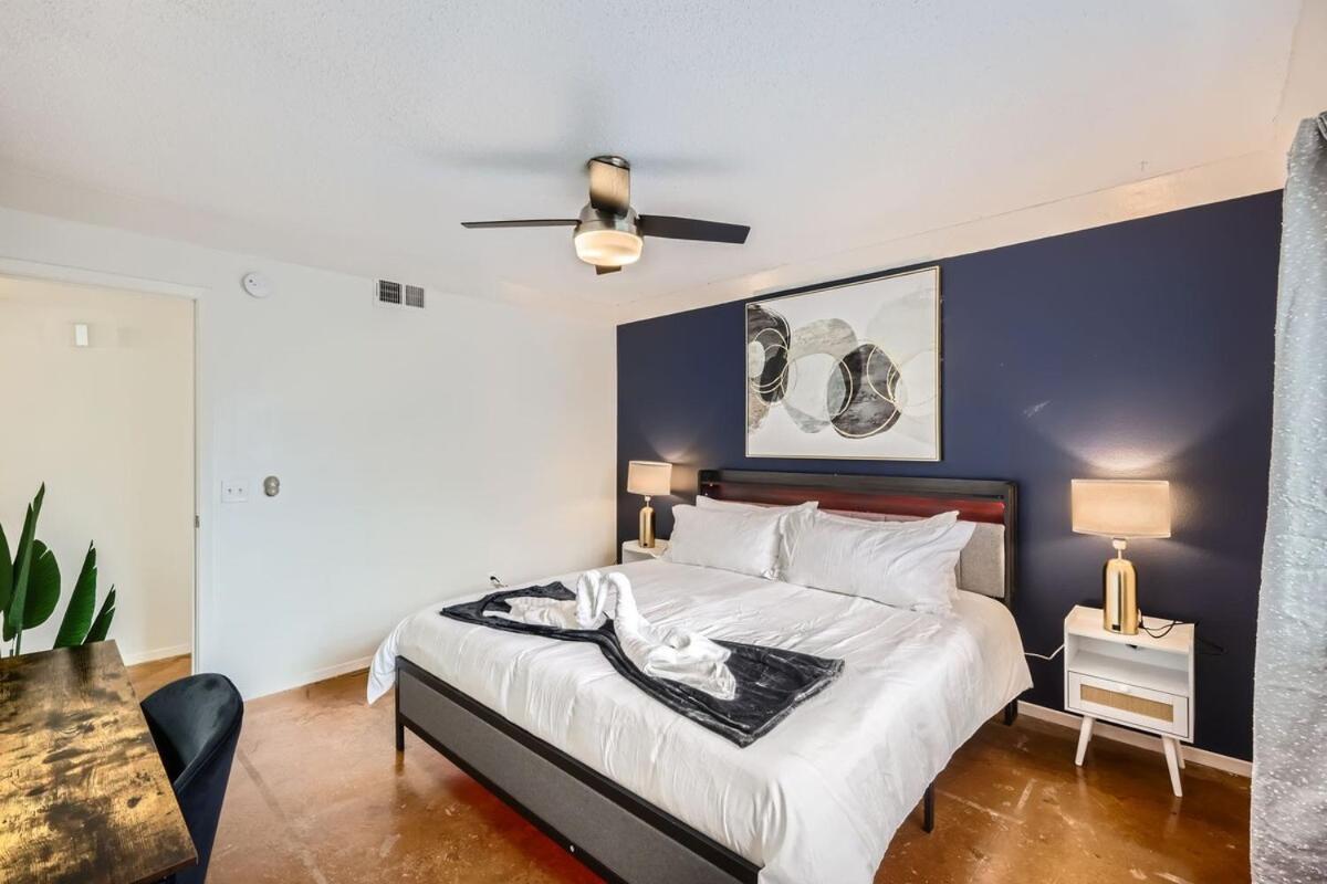 Apartment Your Comfy King Getaway - Sleeps 4 - Pool, Prkg