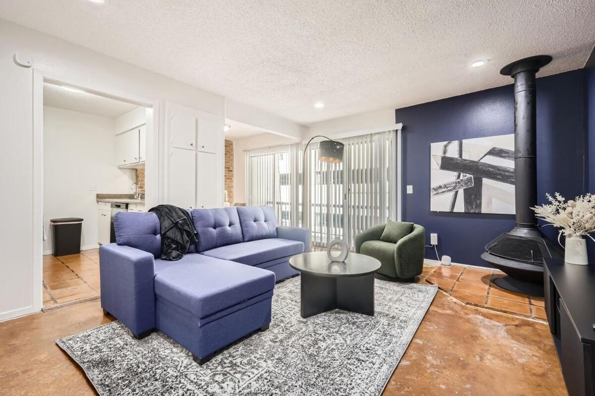 Your Comfy King Getaway - Sleeps 4 - Pool, Prkg