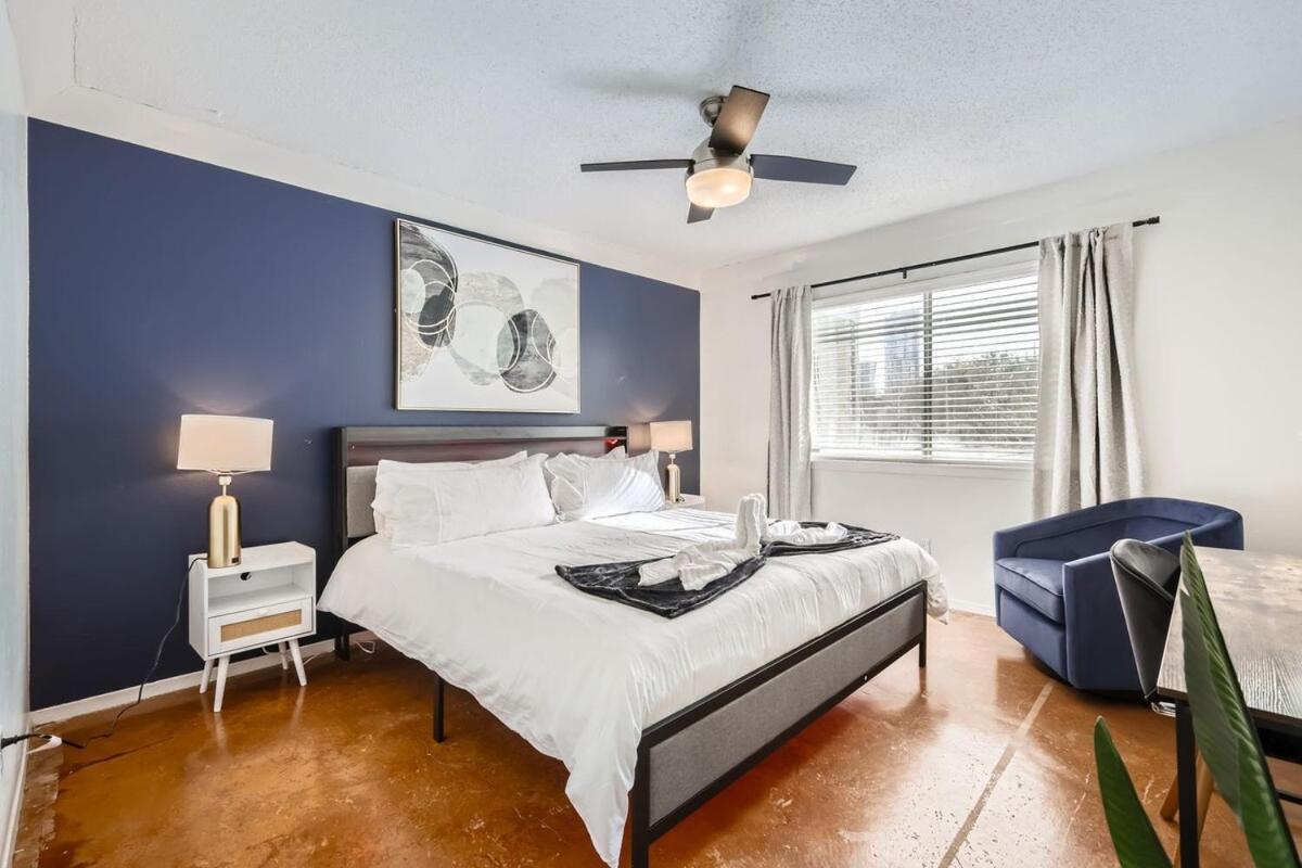 Your Comfy King Getaway - Sleeps 4 - Pool, Prkg * Austin