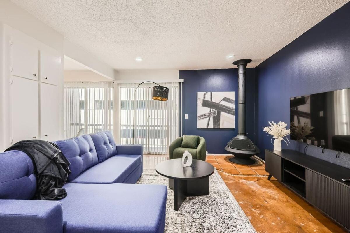 Your Comfy King Getaway - Sleeps 4 - Pool, Prkg Apartment *