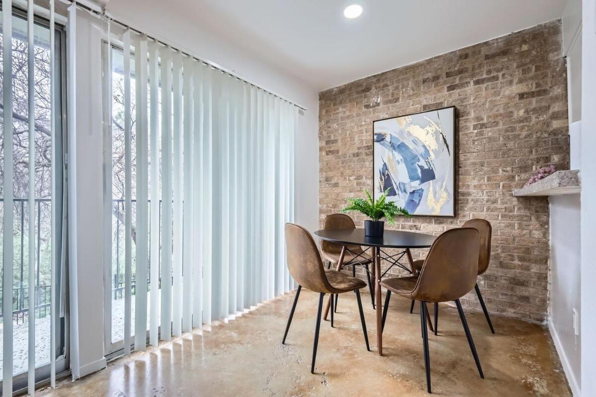 Your Airy King Getaway - Sleeps 4 - Pool, Prkg Apartment Austin