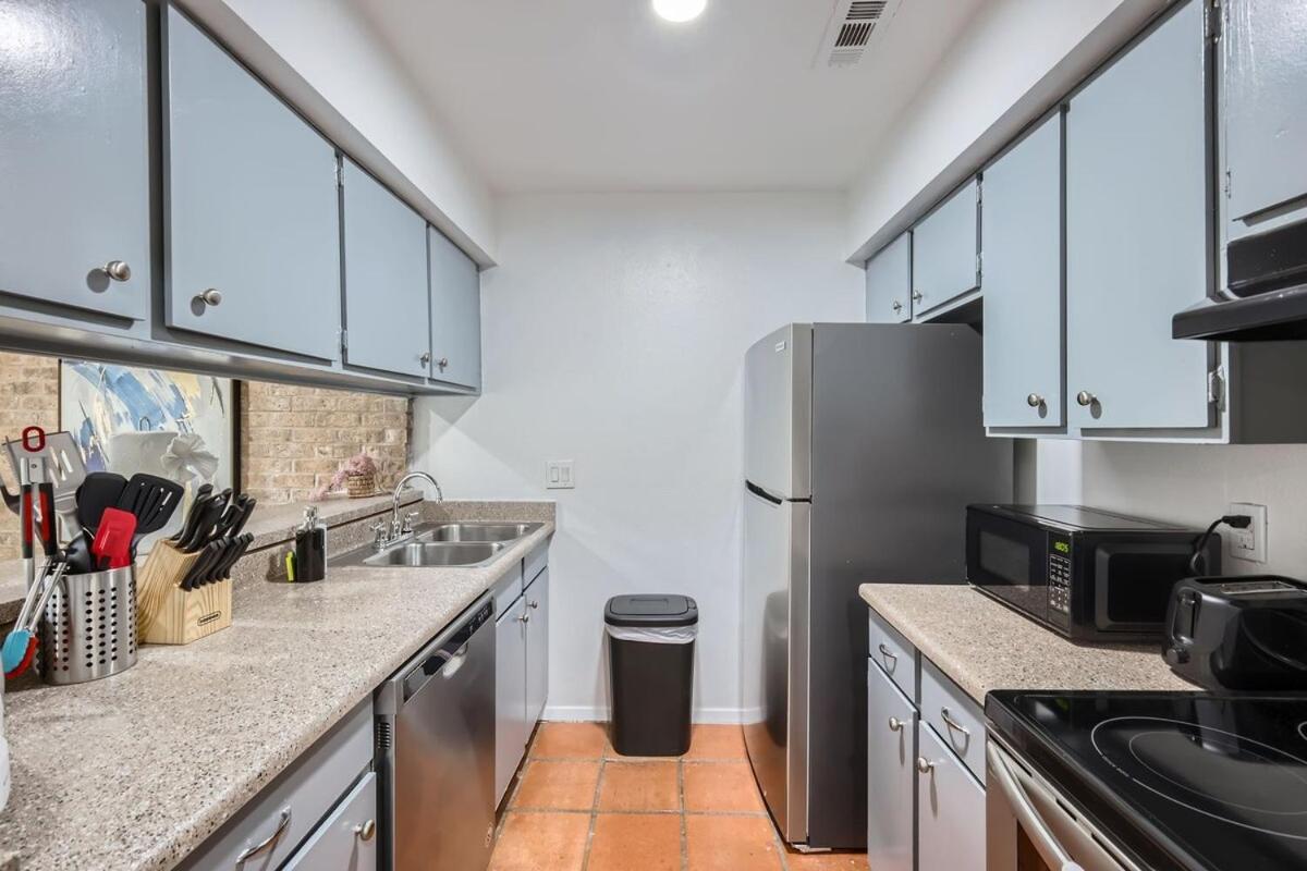 Your Airy King Getaway - Sleeps 4 - Pool, Prkg * Austin