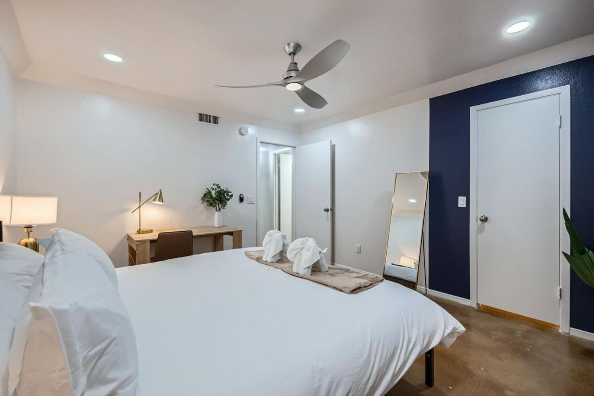 Your Airy King Getaway - Sleeps 4 - Pool, Prkg Austin
