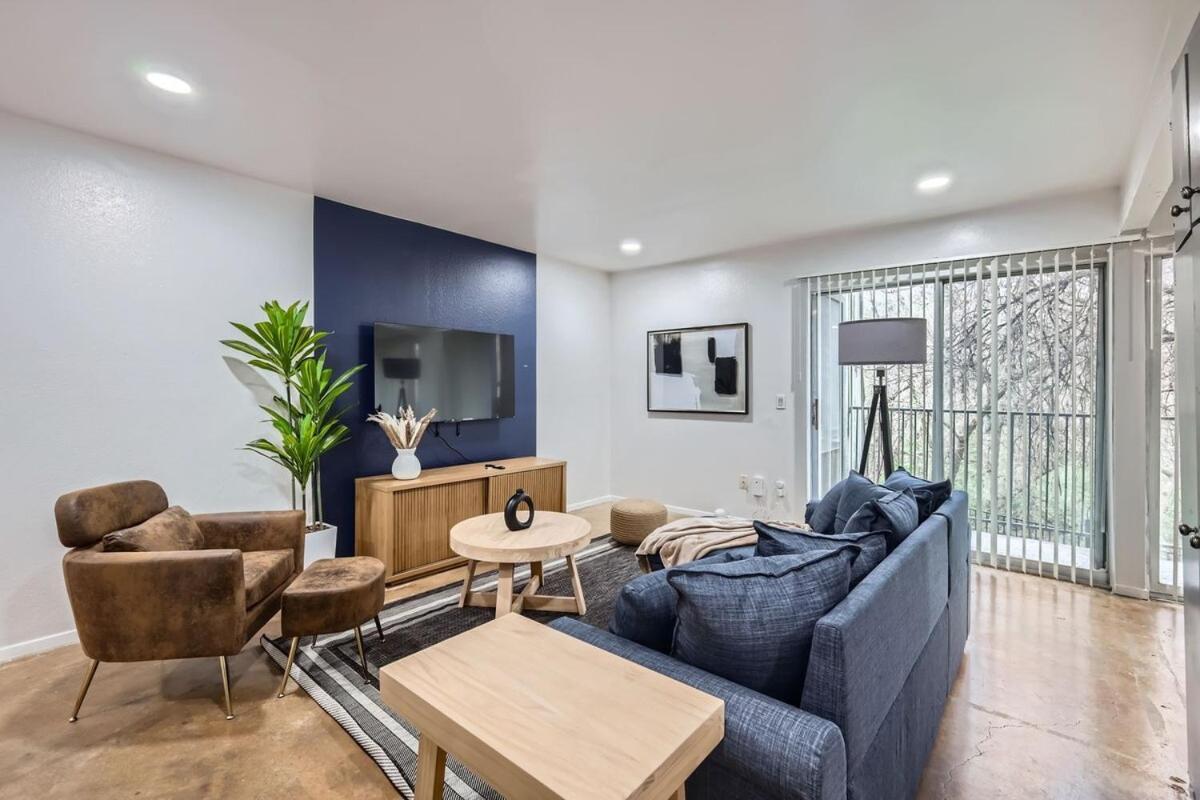 Your Airy King Getaway - Sleeps 4 - Pool, Prkg Apartment Austin