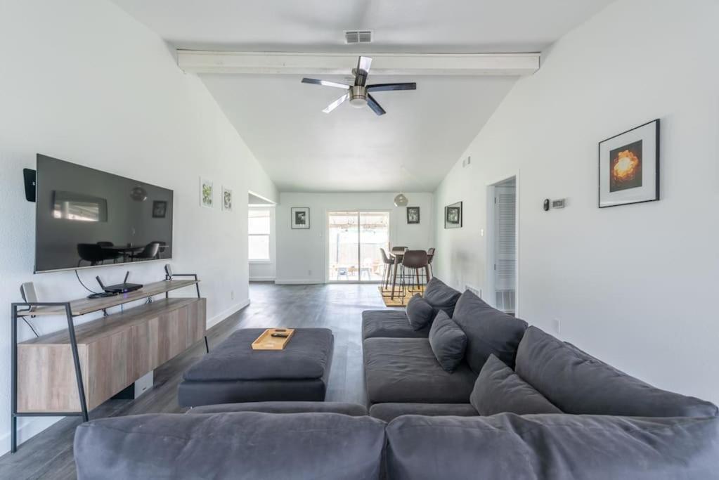 Prime Location 3br - Firepit & Private Yard * Austin