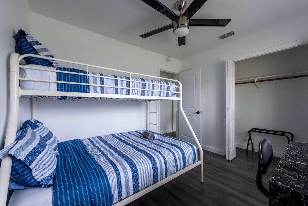Prime Location 3br - Firepit & Private Yard *