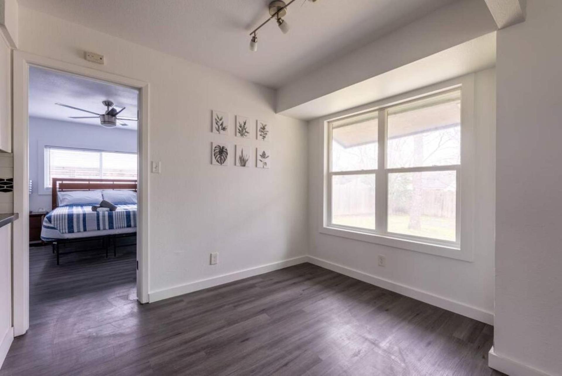 Holiday home Prime Location 3br - Firepit & Private Yard *