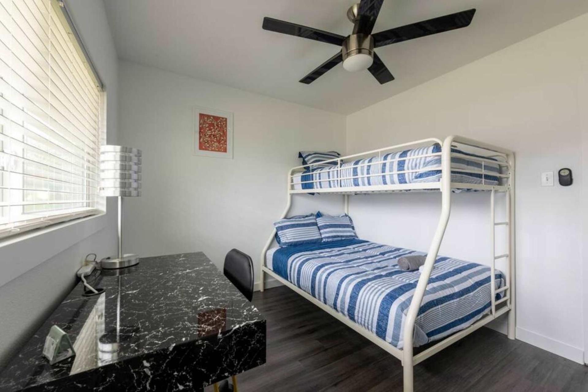 Prime Location 3br - Firepit & Private Yard * Austin