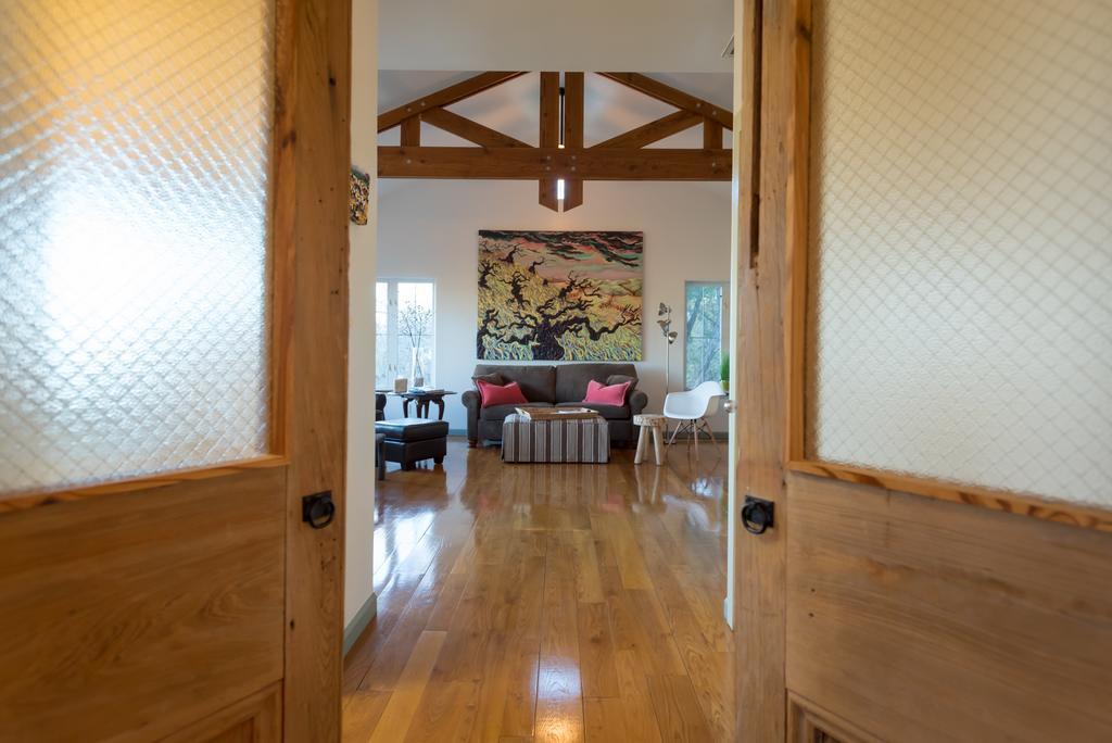 Bed & Breakfast The Rivery Retreat, Choose From Luxury Or In Hill Country Austin