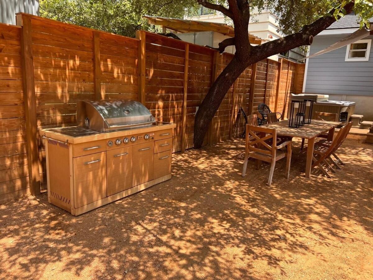 Retro Cowyboy In The Heart Of * Austin