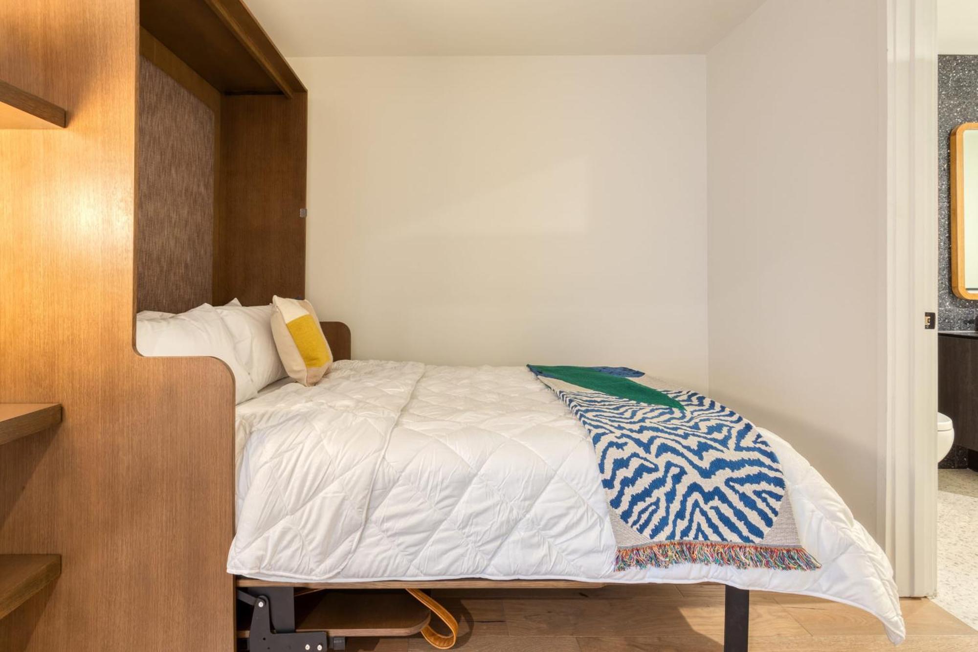 Sleeps 40 12 In New High Rise W Rooftop Pool Gym Yoga Holiday home *