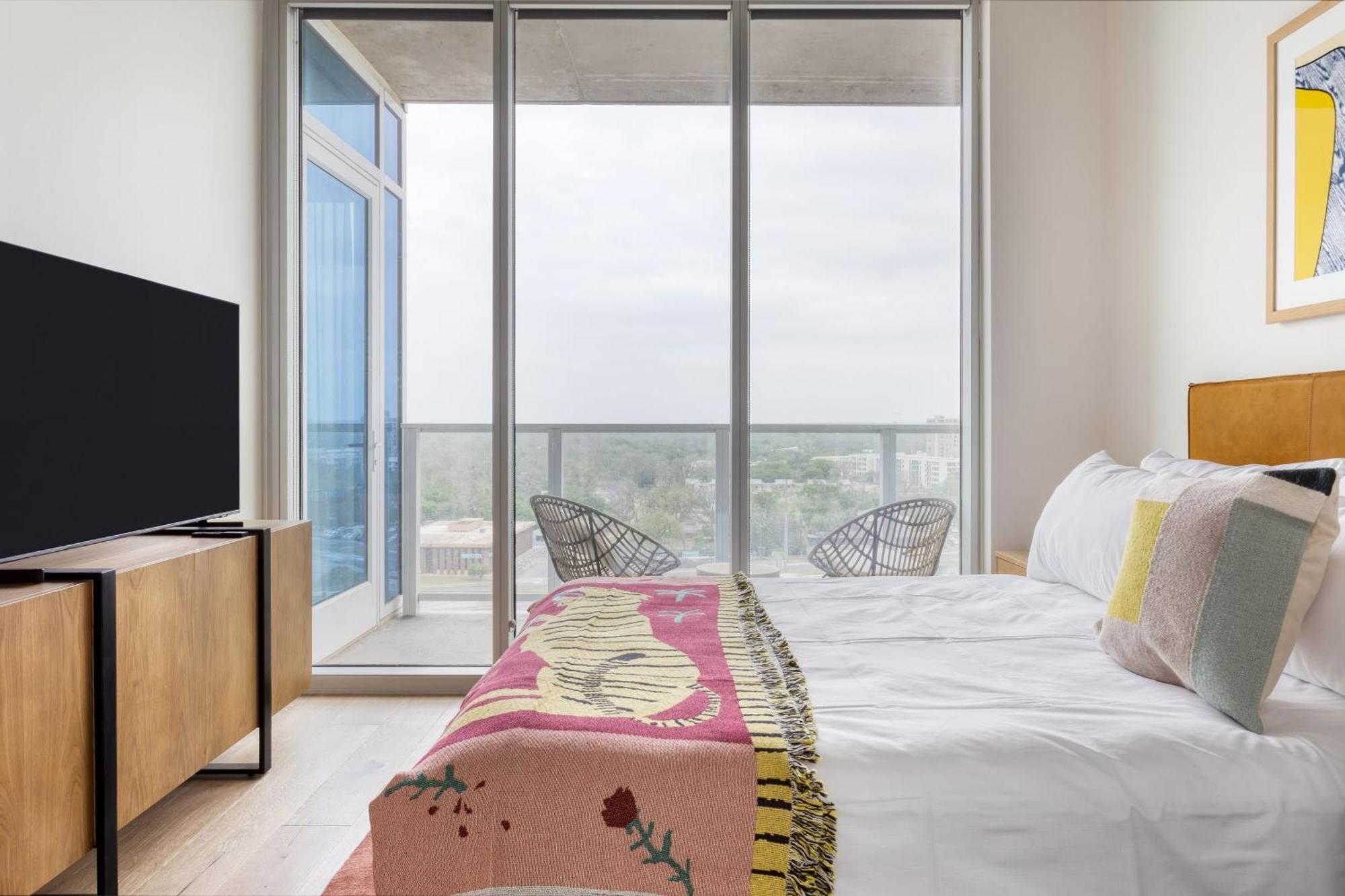 Holiday home Sleeps 40 12 In New High Rise W Rooftop Pool Gym Yoga Austin