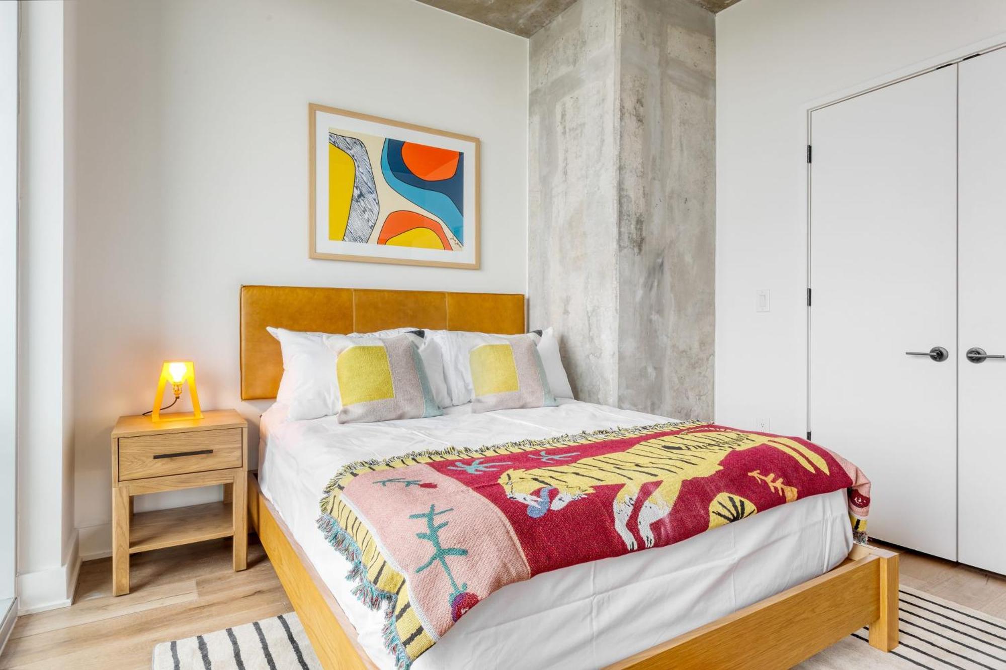 Sleeps 40 12 In New High Rise W Rooftop Pool Gym Yoga Austin