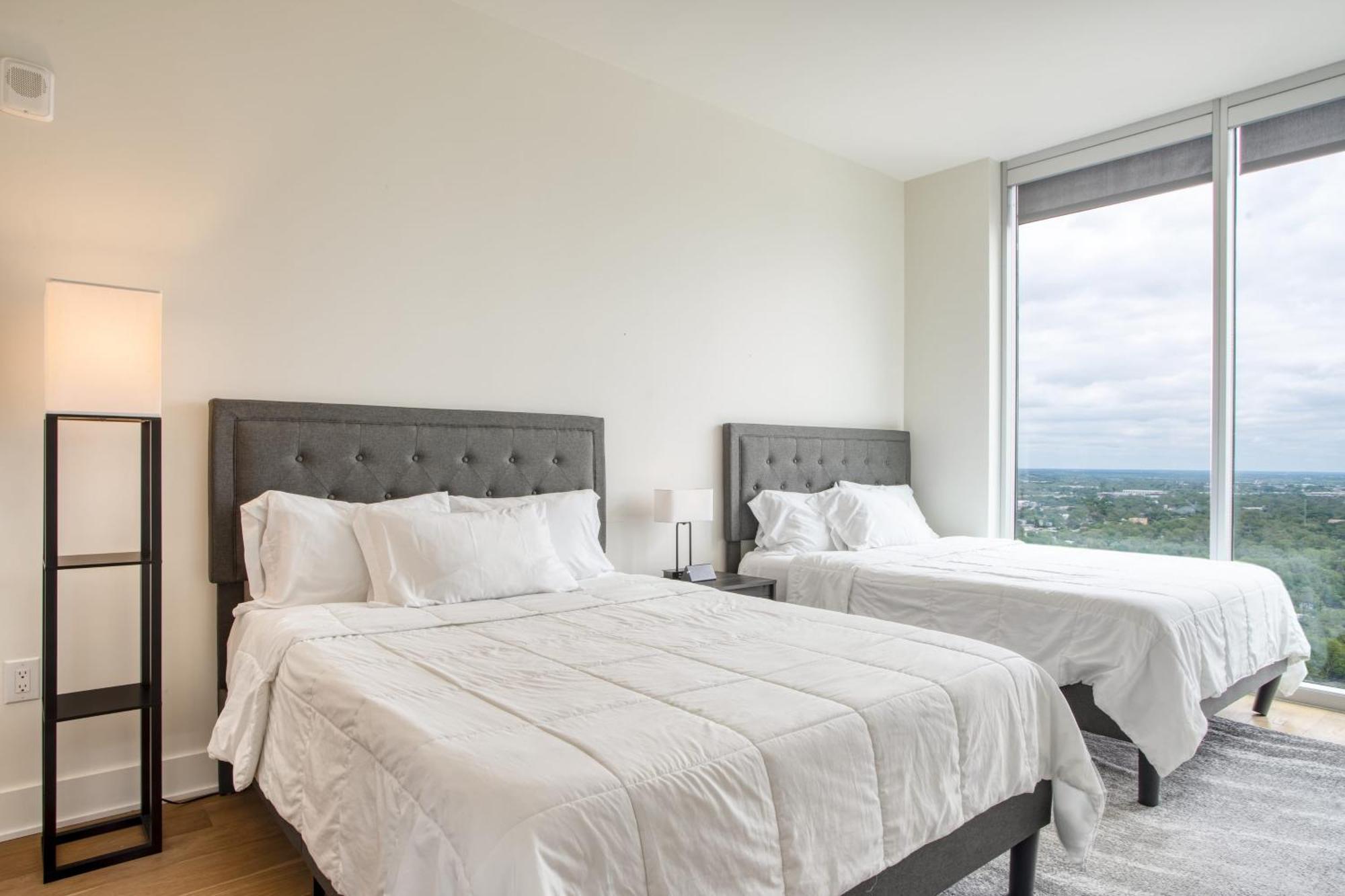 Holiday home Sleeps 40 12 In New High Rise W Rooftop Pool Gym Yoga *