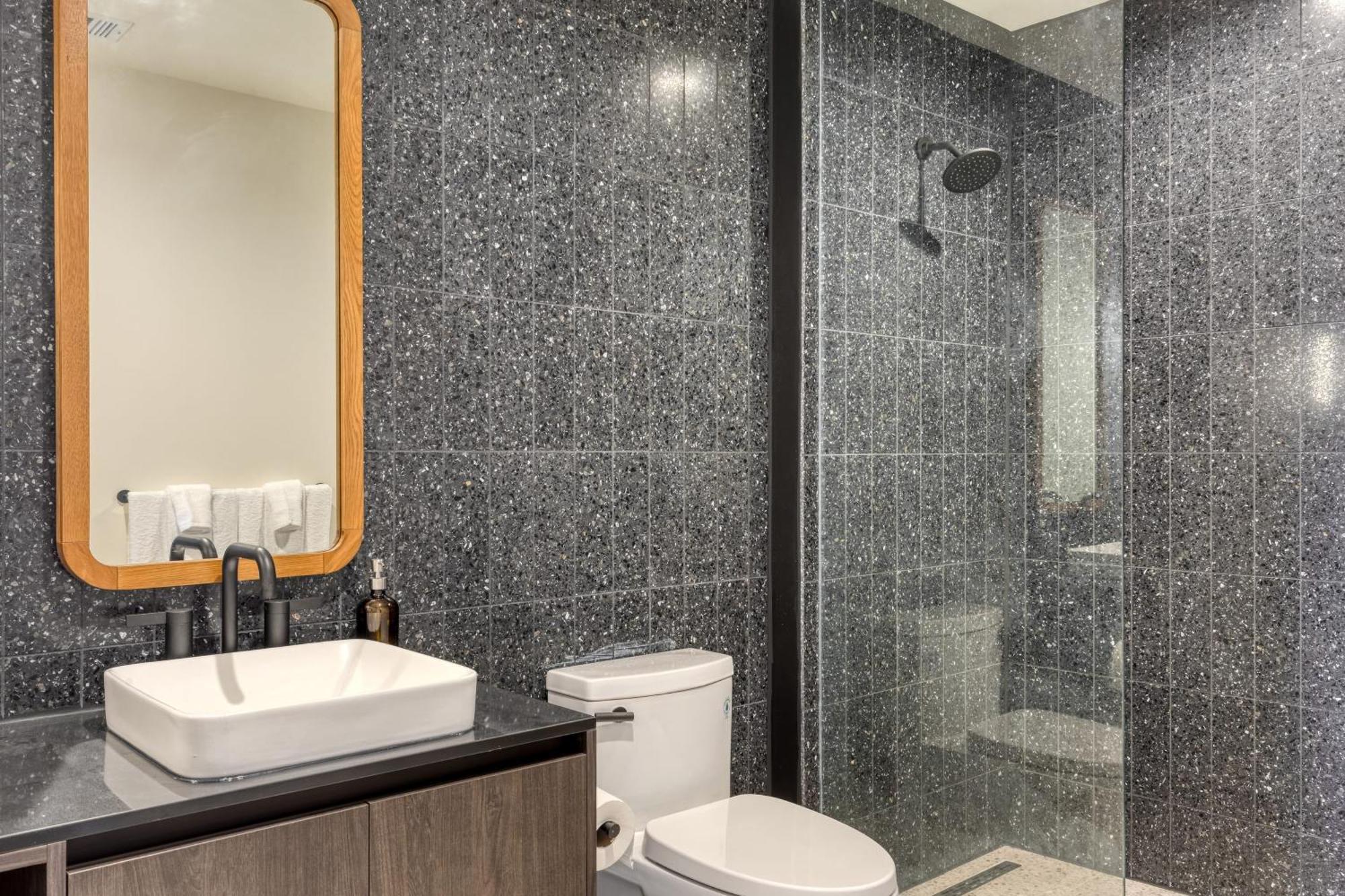 Holiday home Sleeps 40 12 In New High Rise W Rooftop Pool Gym Yoga Austin