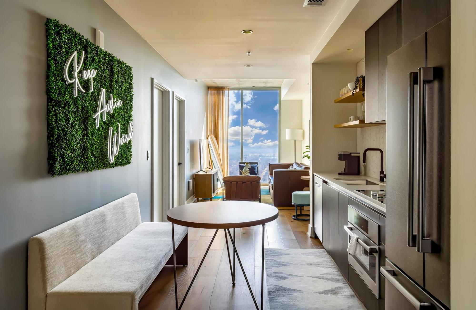 Sleeps 40 12 In New High Rise W Rooftop Pool Gym Yoga * Austin