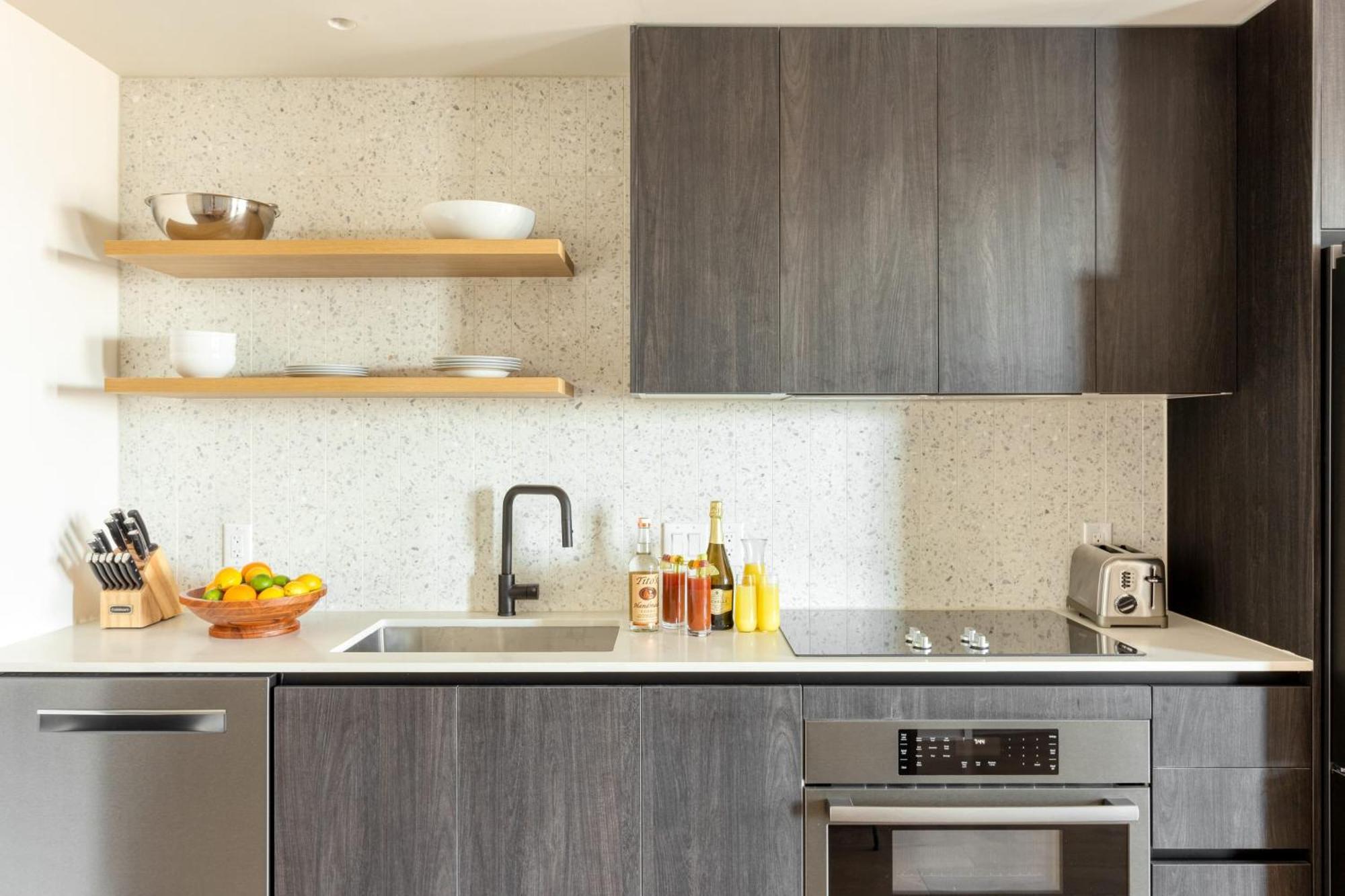 Sleeps 40 12 In New High Rise W Rooftop Pool Gym Yoga *