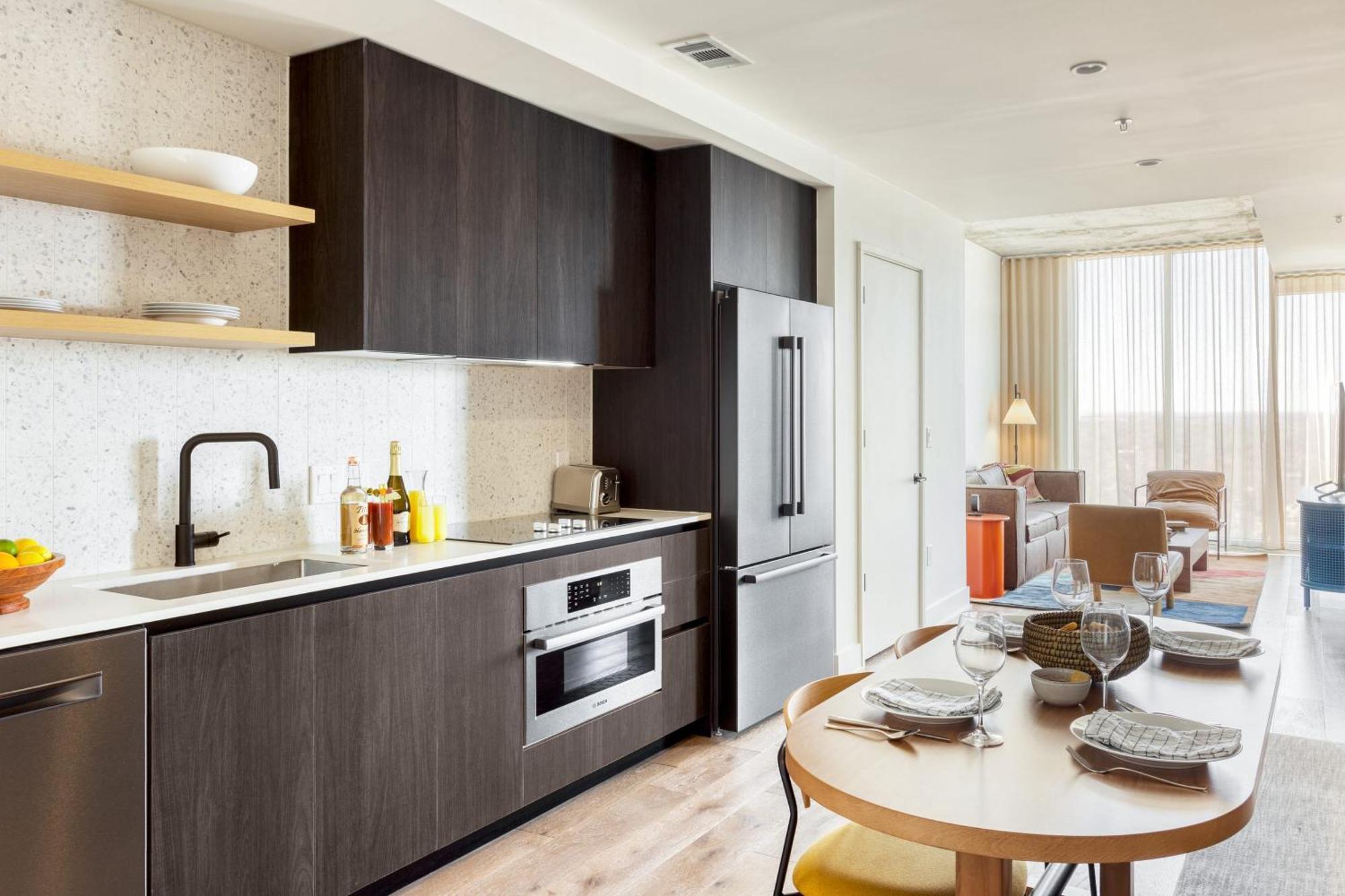 Sleeps 40 12 In New High Rise W Rooftop Pool Gym Yoga Holiday home Austin