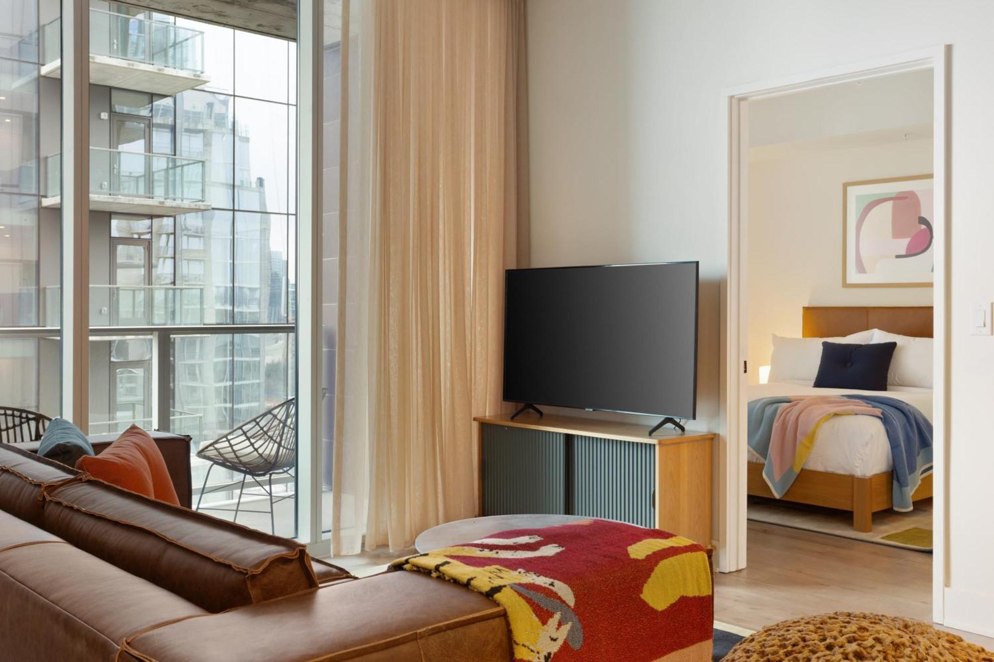 Sleeps 40 12 In New High Rise W Rooftop Pool Gym Yoga