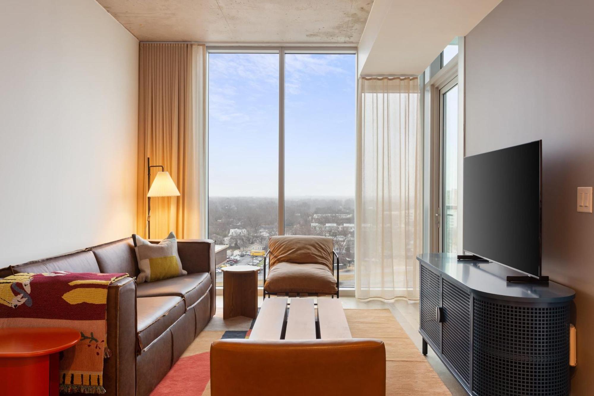 Sleeps 40 12 In New High Rise W Rooftop Pool Gym Yoga Holiday home Austin