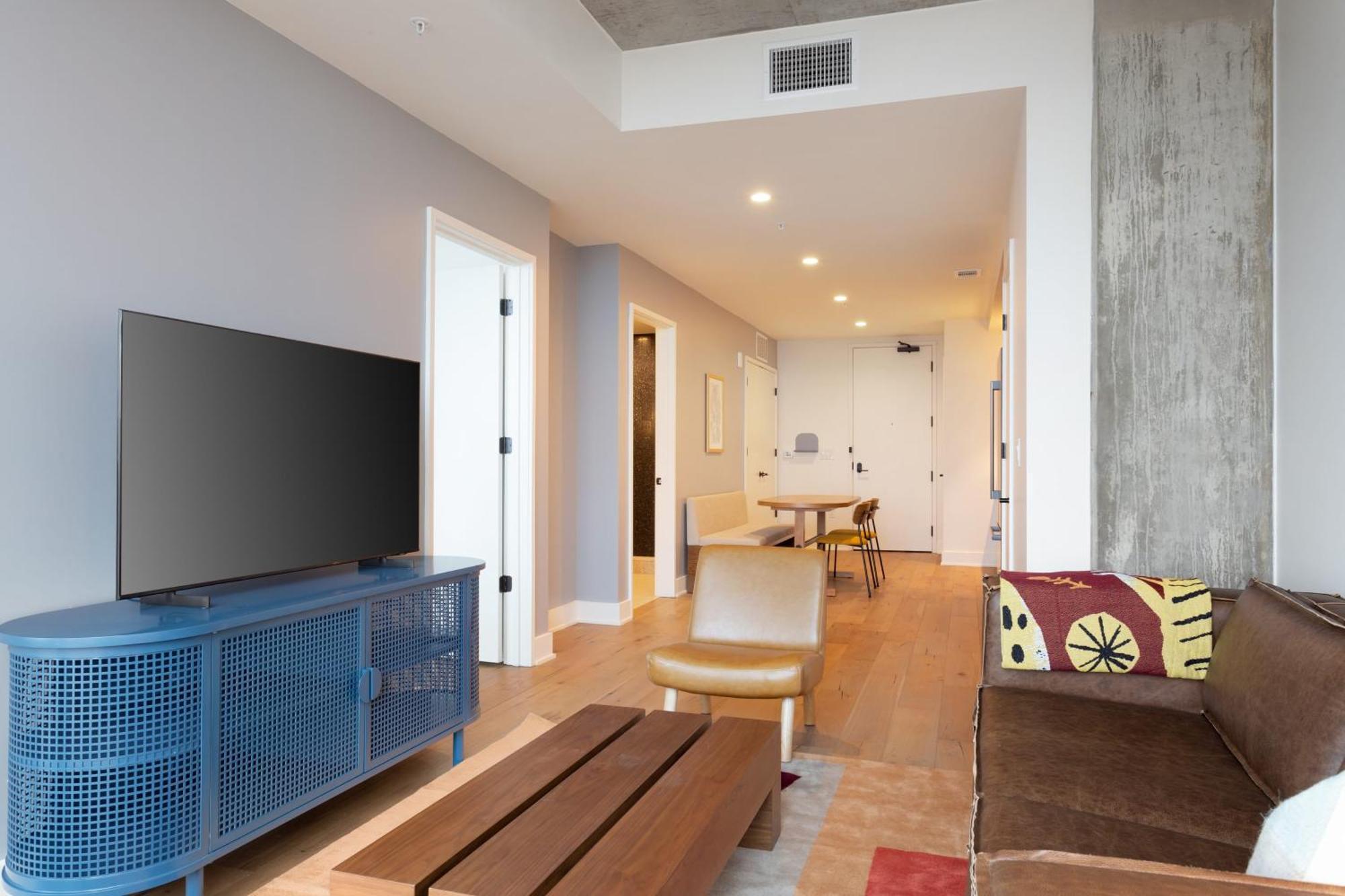 Sleeps 40 12 In New High Rise W Rooftop Pool Gym Yoga * Austin