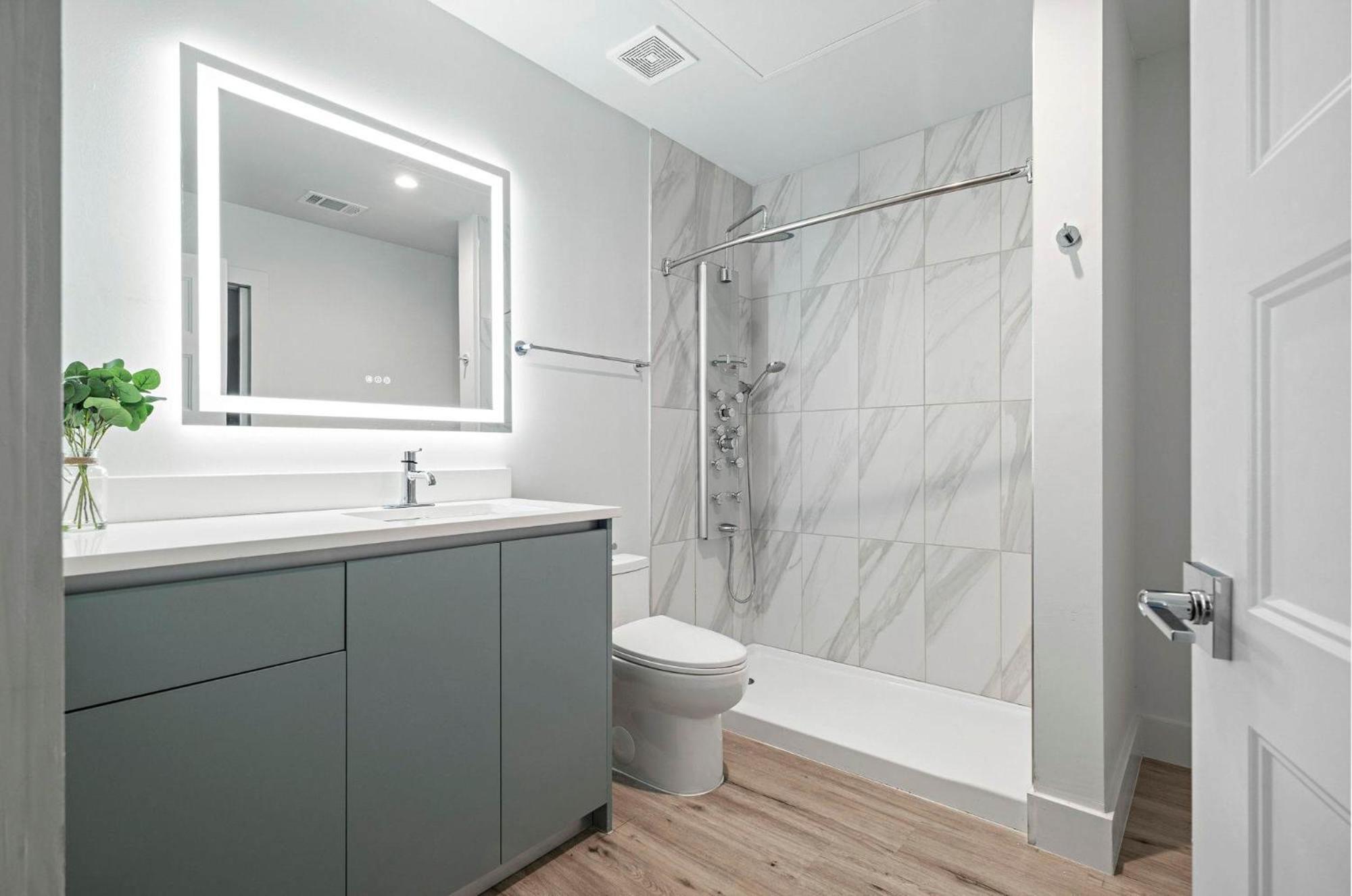 Apartment Upstay Brand New Contemporary Near Soco