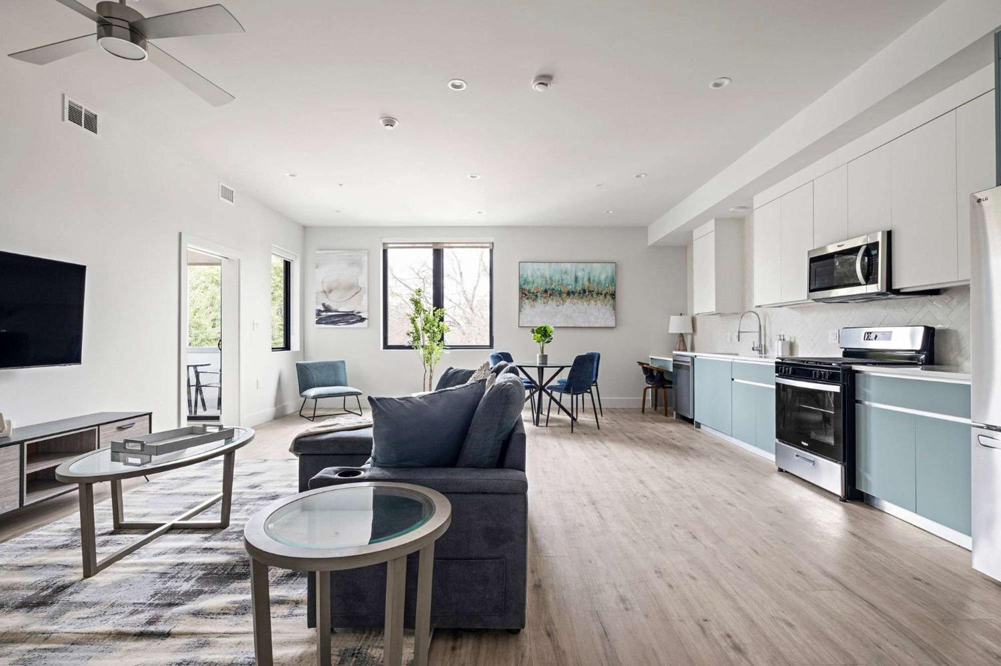 Upstay Brand New Contemporary Near Soco *