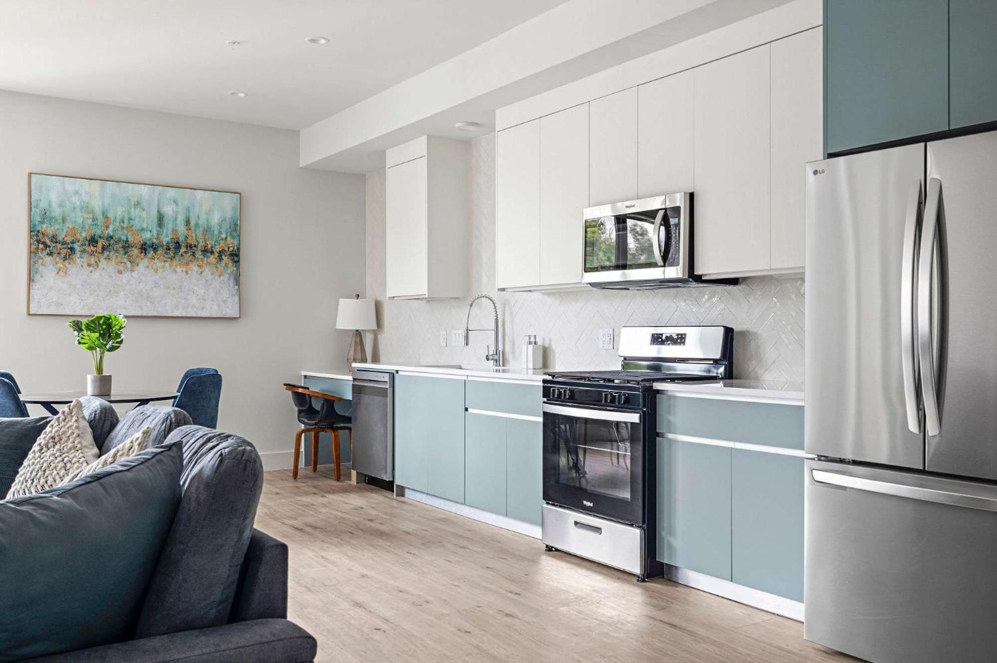 Upstay Brand New Contemporary Near Soco Apartment
