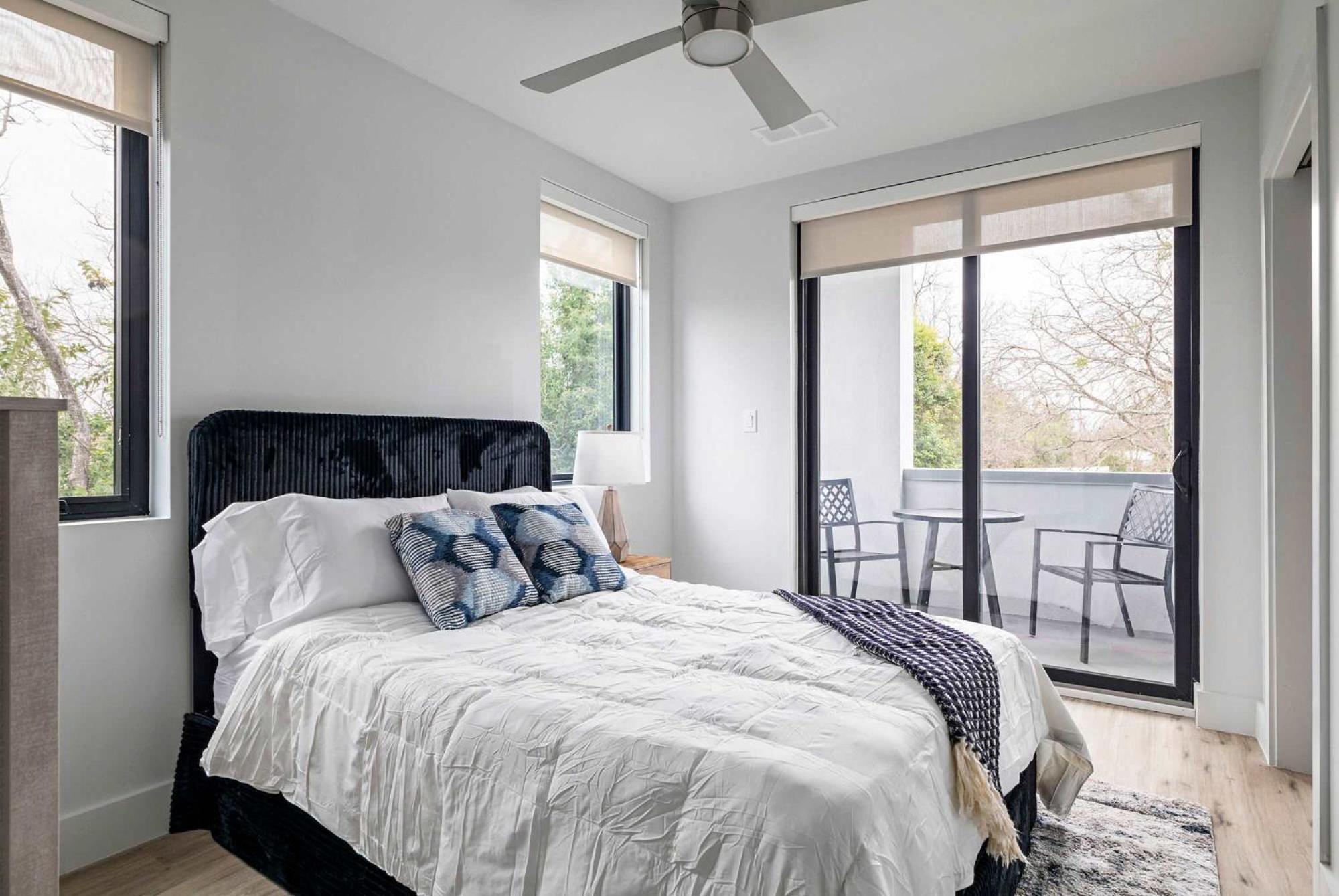 Upstay Brand New Contemporary Near Soco Austin