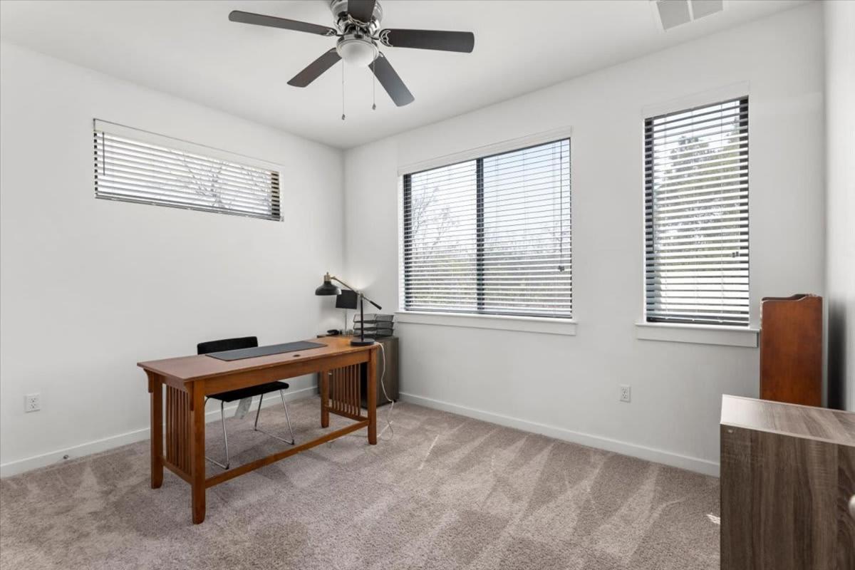 Holiday home Stunning 3br In Desirable Location *