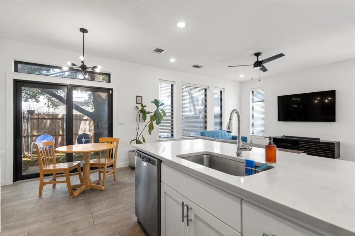 Stunning 3br In Desirable Location