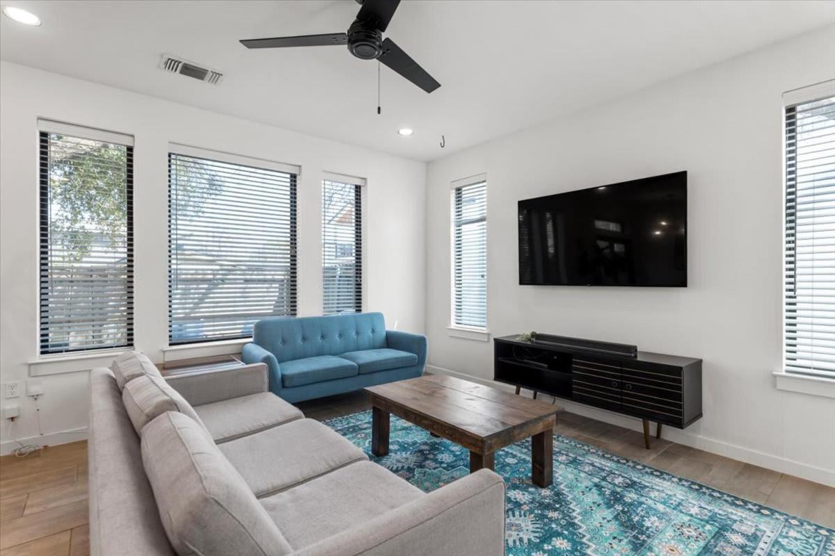 Stunning 3br In Desirable Location Holiday home Austin