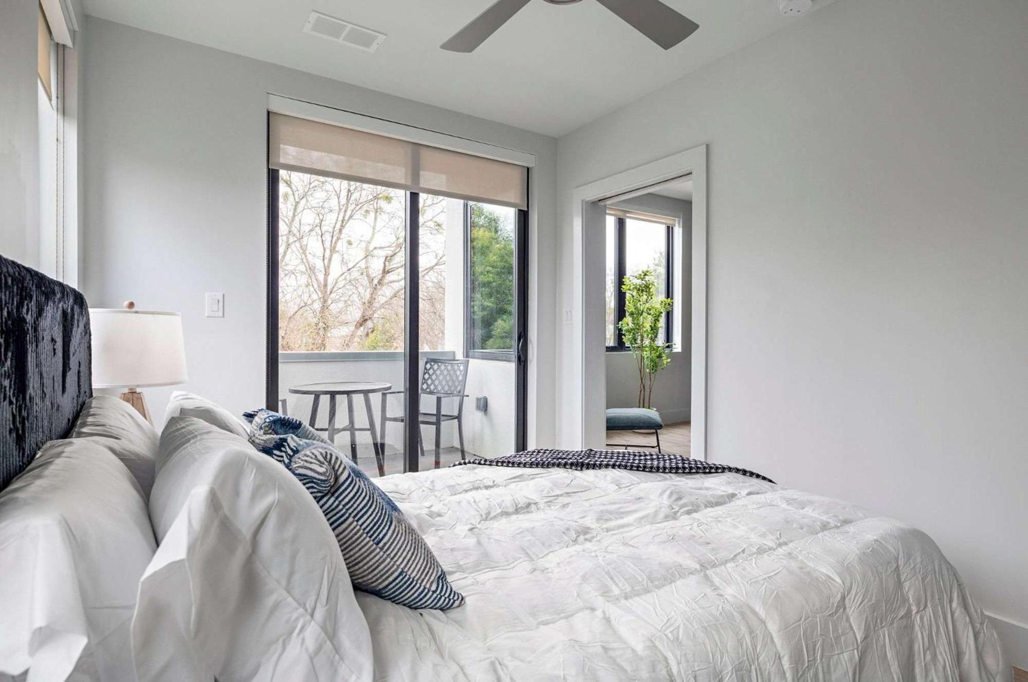 Modern & Newly Renovated 1br Flat West Congress * Austin