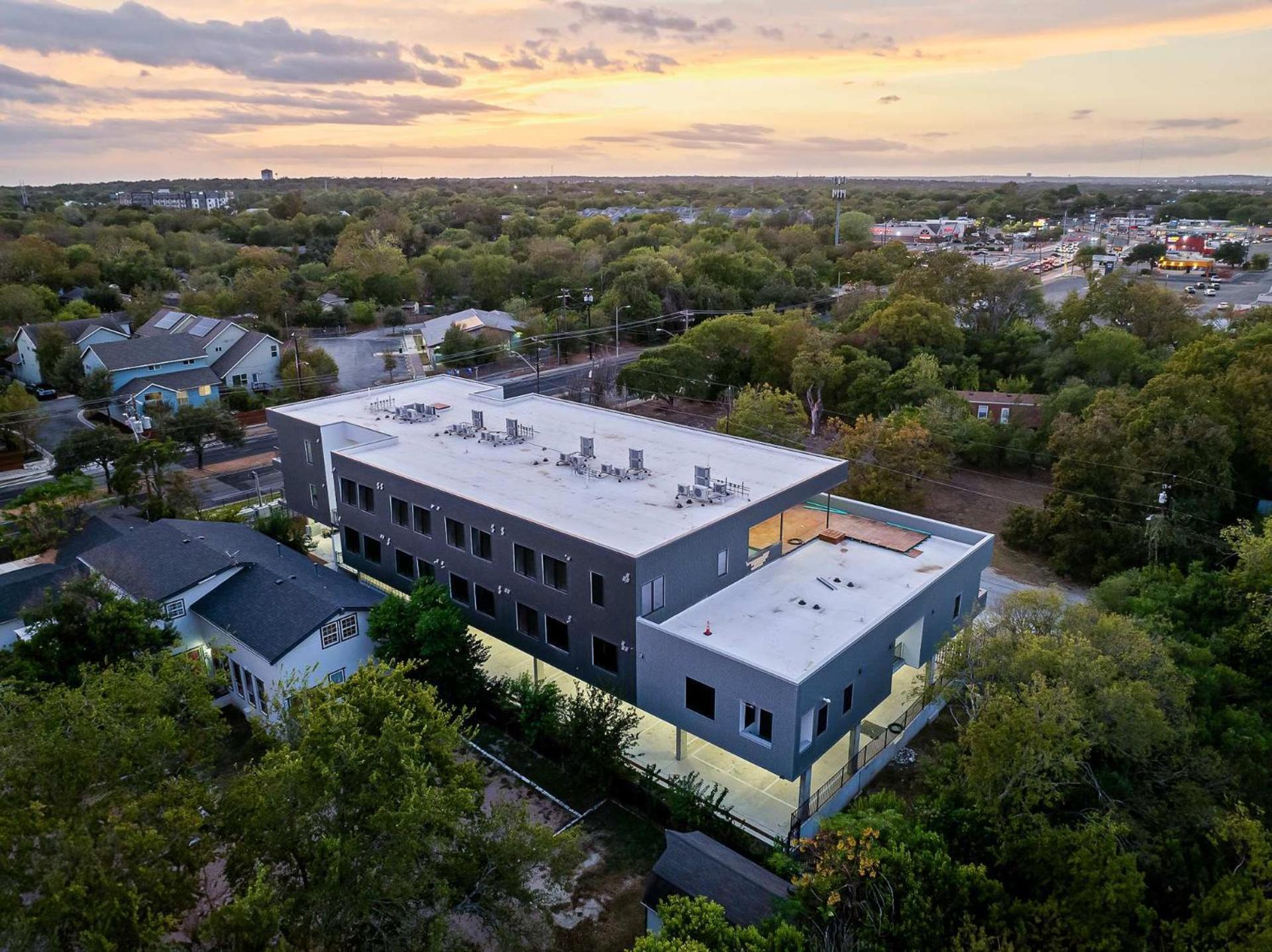 Modern & Newly Renovated 1br Flat West Congress *