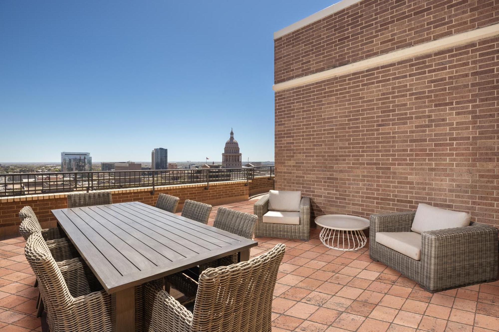 Doubletree By Hilton Downtown Capitol Hotel 4*