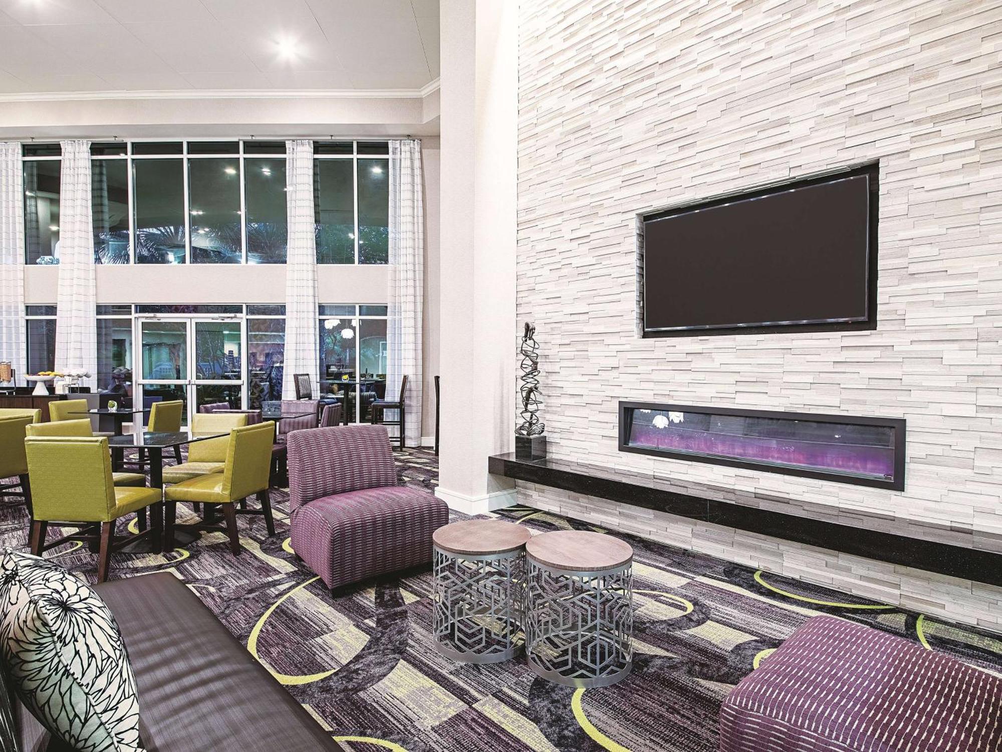 Hotel La Quinta By Wyndham Airport