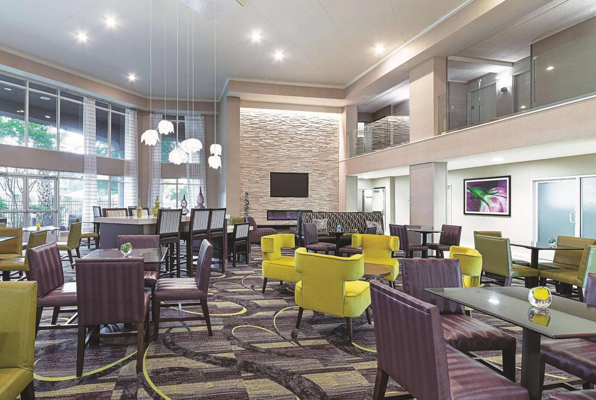 Hotel La Quinta By Wyndham Airport
