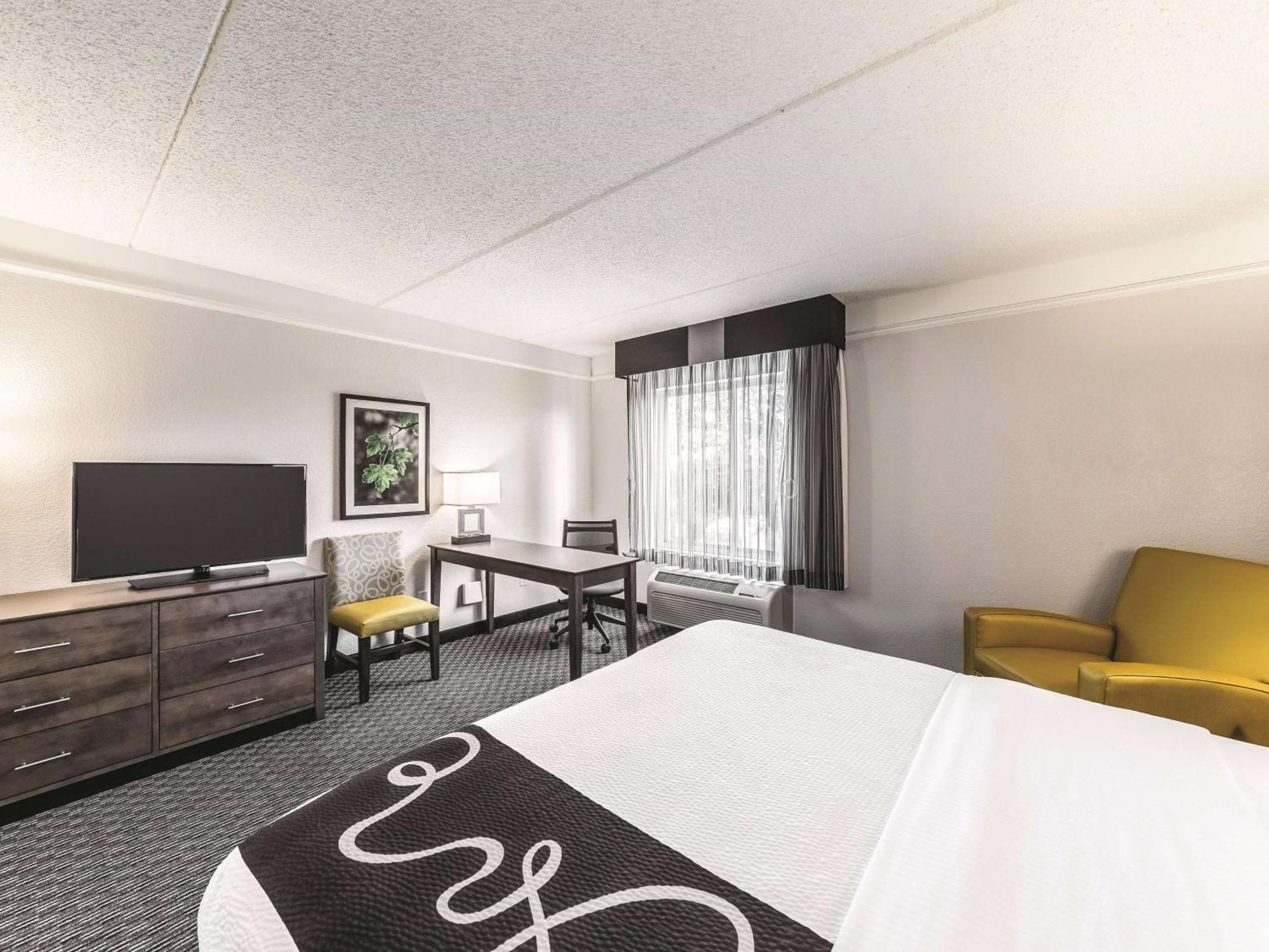 Hotel La Quinta By Wyndham Airport 3*