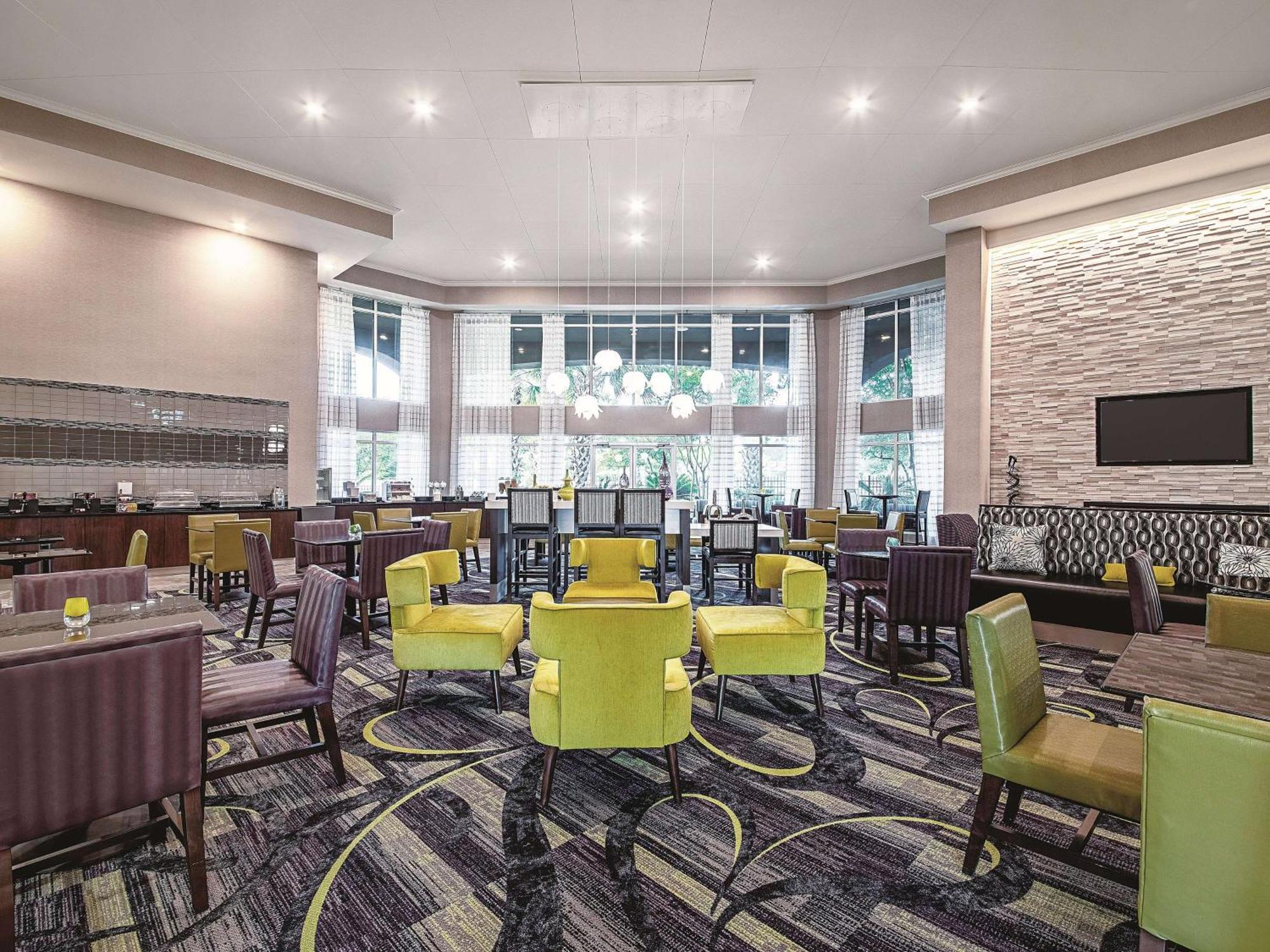 La Quinta By Wyndham Airport Hotel