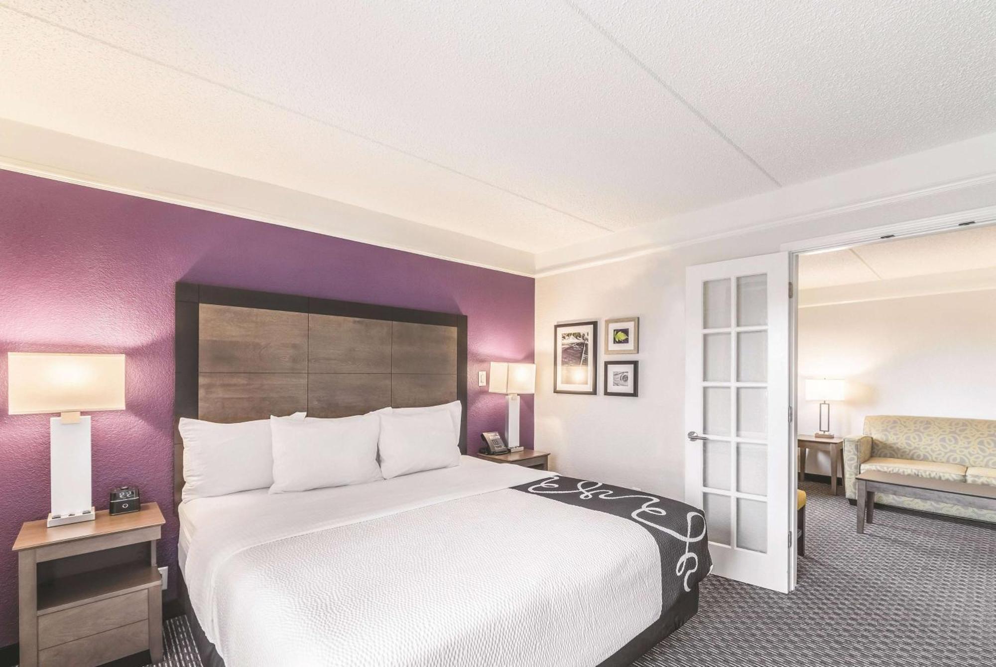 La Quinta By Wyndham Airport Hotel
