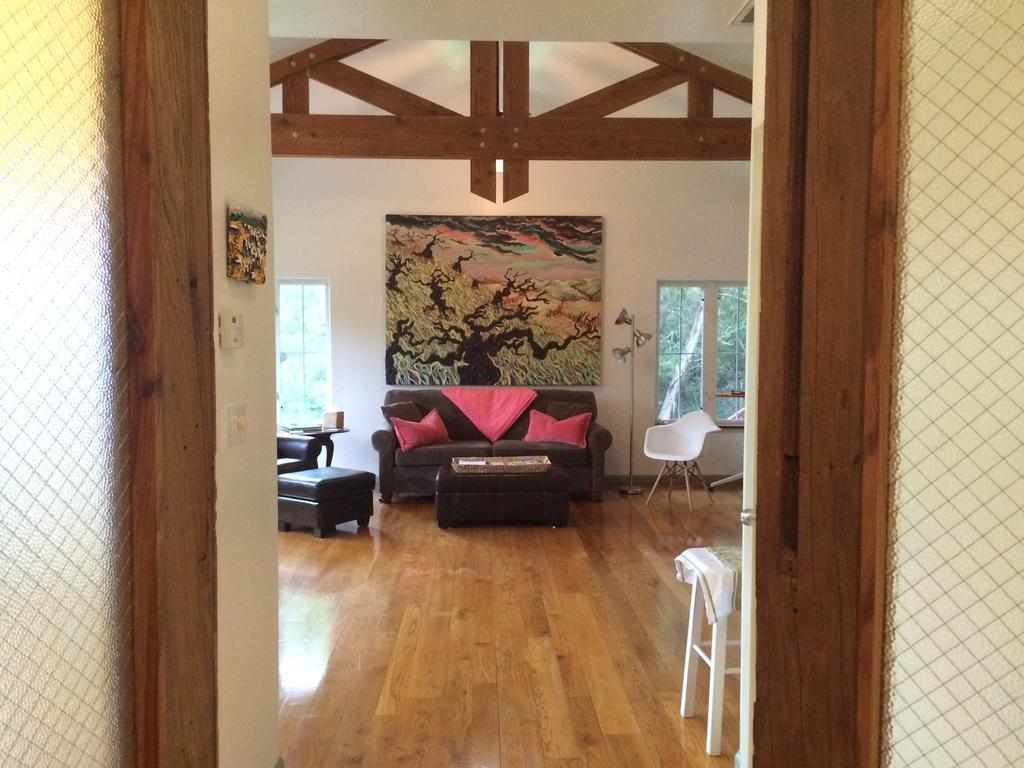 The Rivery Retreat, Choose From Luxury Or In Hill Country Bed & Breakfast