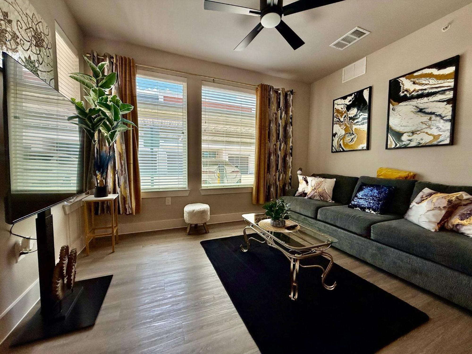 Goldy | Big Group Stay, Game Room, Coworking, Pool Apartment