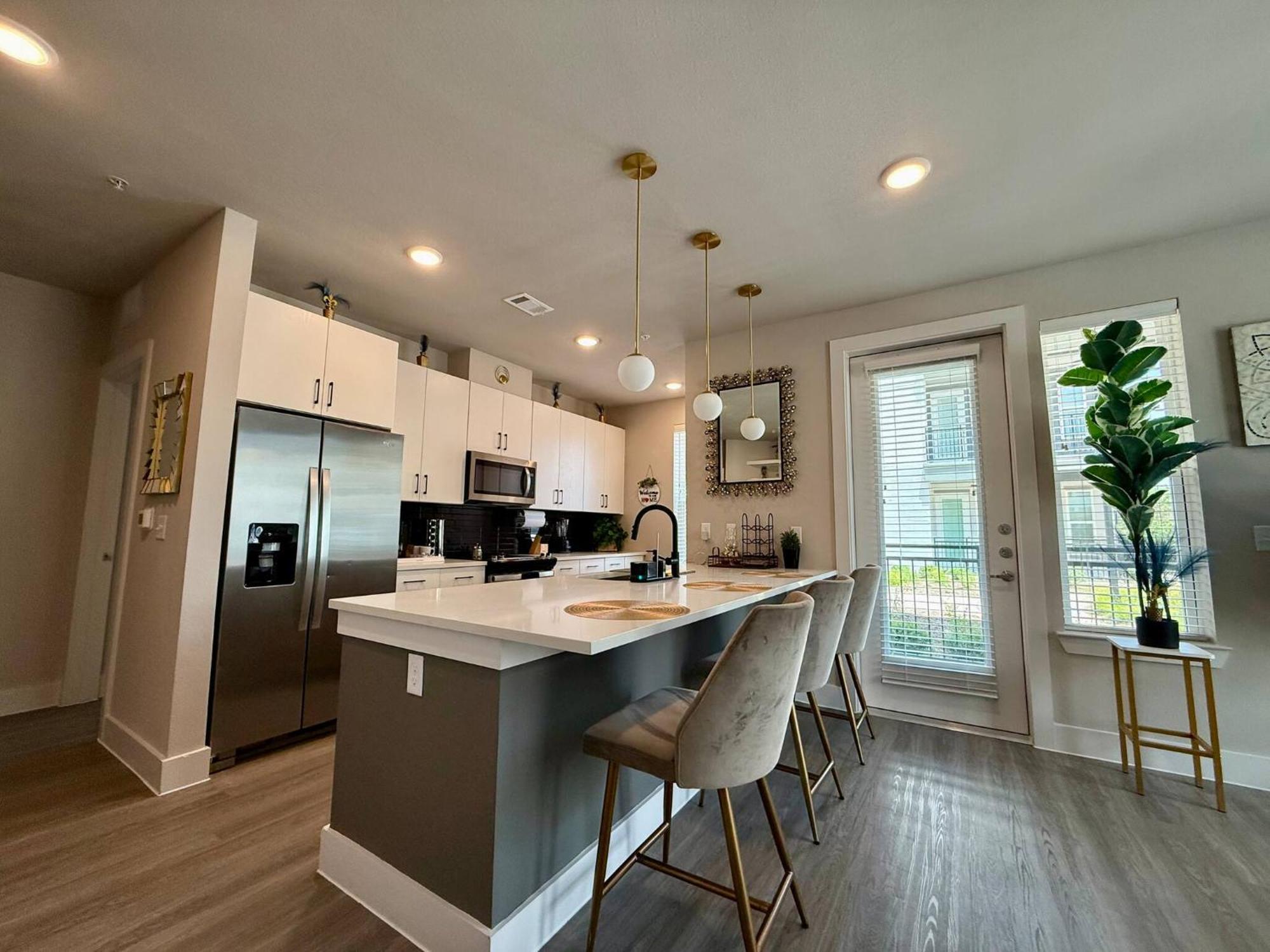 Goldy | Big Group Stay, Game Room, Coworking, Pool Apartment