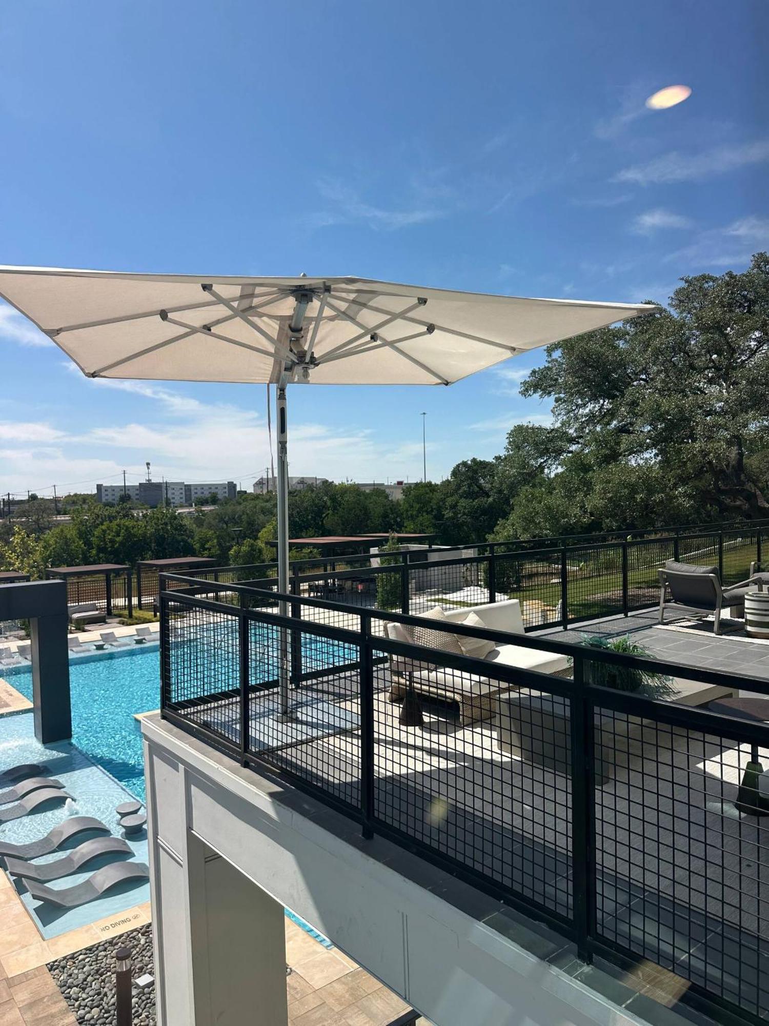 Goldy | Big Group Stay, Game Room, Coworking, Pool Apartment Austin