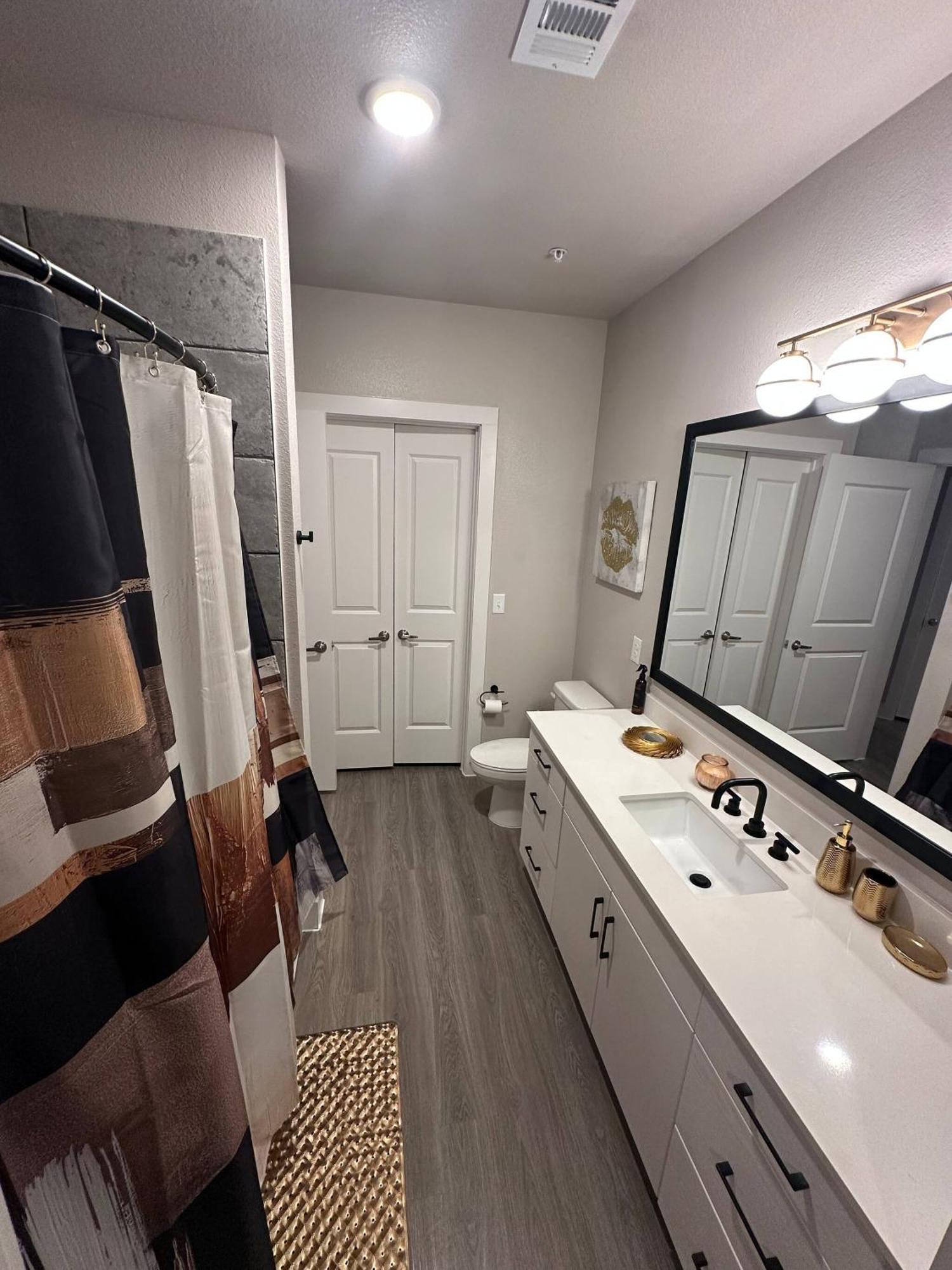 Goldy | Big Group Stay, Game Room, Coworking, Pool * Austin