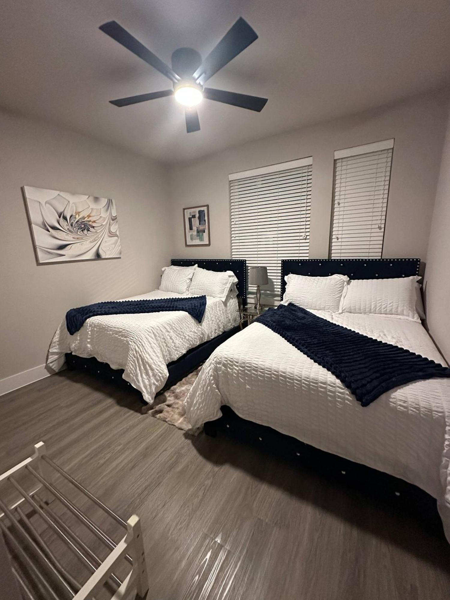 Apartment Goldy | Big Group Stay, Game Room, Coworking, Pool Austin