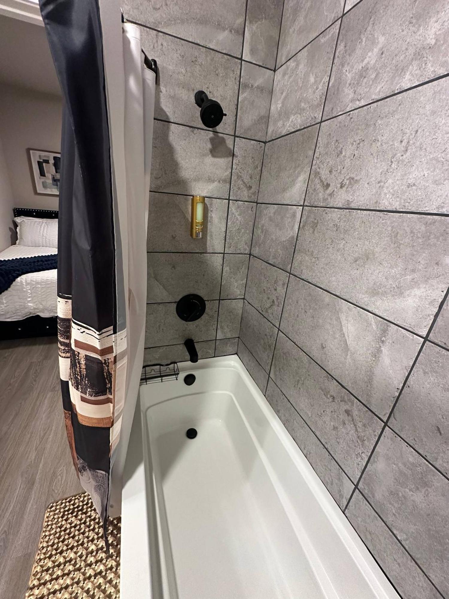 Goldy | Big Group Stay, Game Room, Coworking, Pool Apartment *