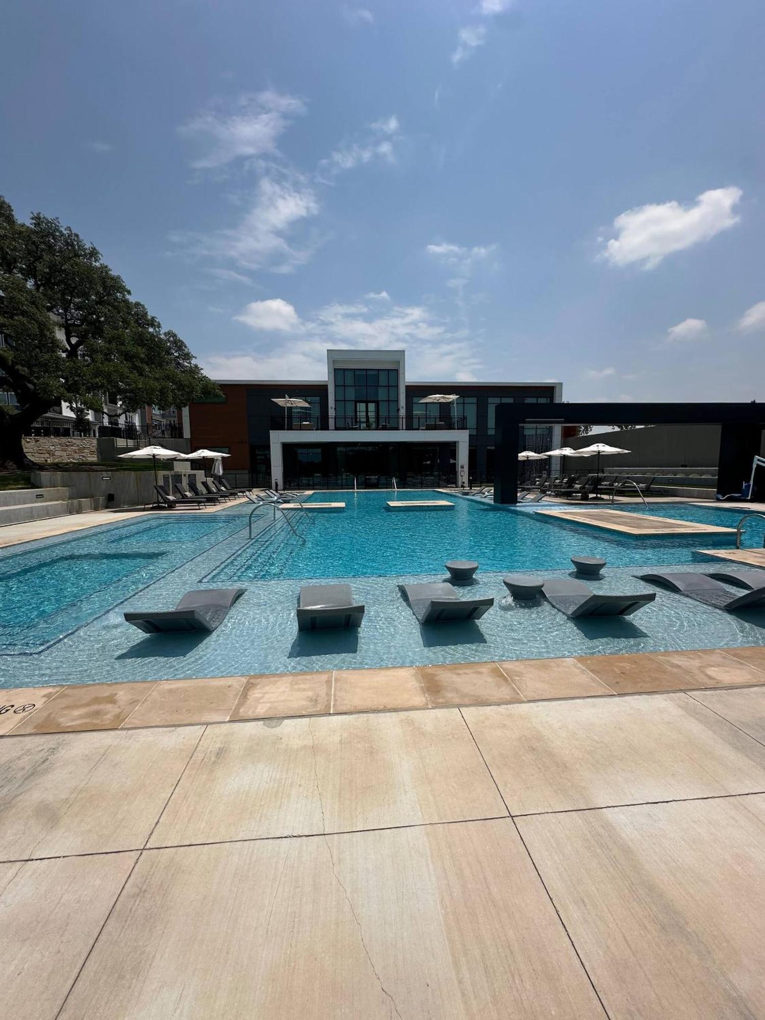 Goldy | Big Group Stay, Game Room, Coworking, Pool * Austin